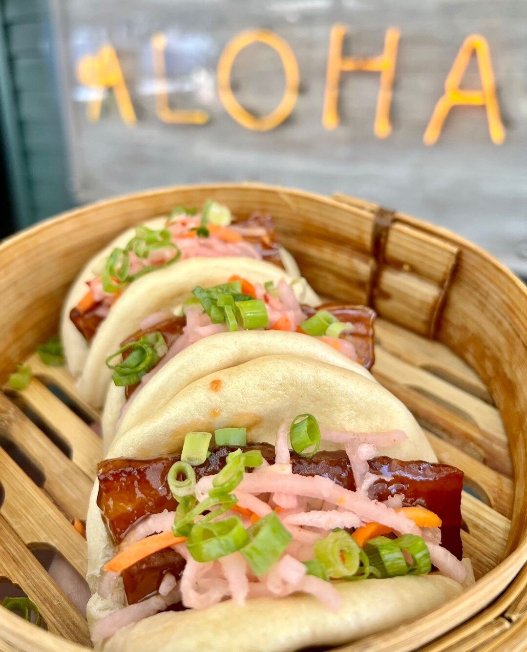 This is your daily reminder that Pork Buns are always (ALWAYS!) a good idea! 😋

#starnoodle #maui #hawaiifoodfinds #bao #mauieatlocal