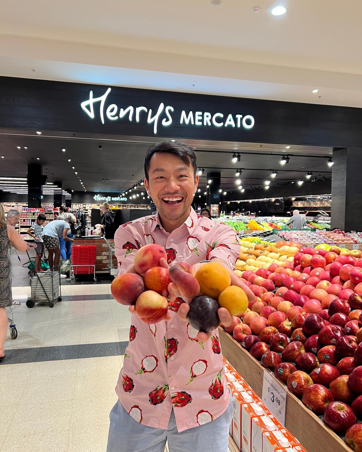 Nek Tip: 🍑! Popped down to one of my favourite fruiterers @henrysmercato to shoot my next fruit tip video for @abc_everyday ! Great displays and even better value. Ready to level up your stonefruit game?

#stonefruit #peach #nectarine #plum #apricot