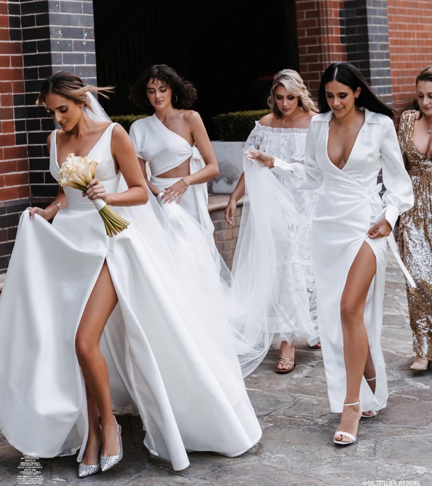 The bride surrounded by her Maids ... #sister4 😍 this shoot .. 
,
#sydneyweddings #sydneybrides #weddedwonderland #instabrides #couturebyfrancesca #sydneyweddingflowers #sydneyweddingphotography #makeup #mua #sydneyweddingflowers #weddingblogger #fa