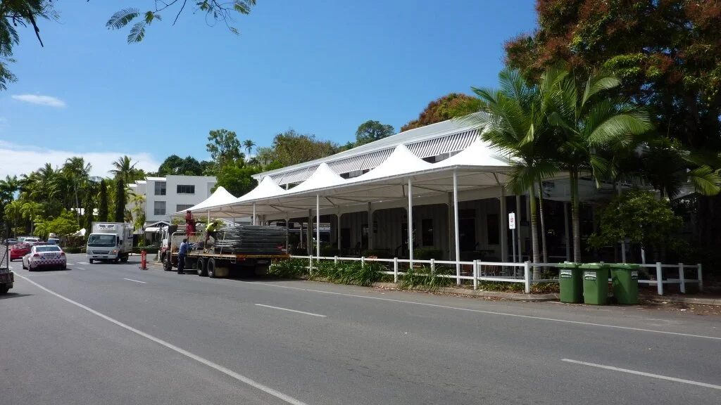 COURTHOUSE HOTEL STREETSCAPE