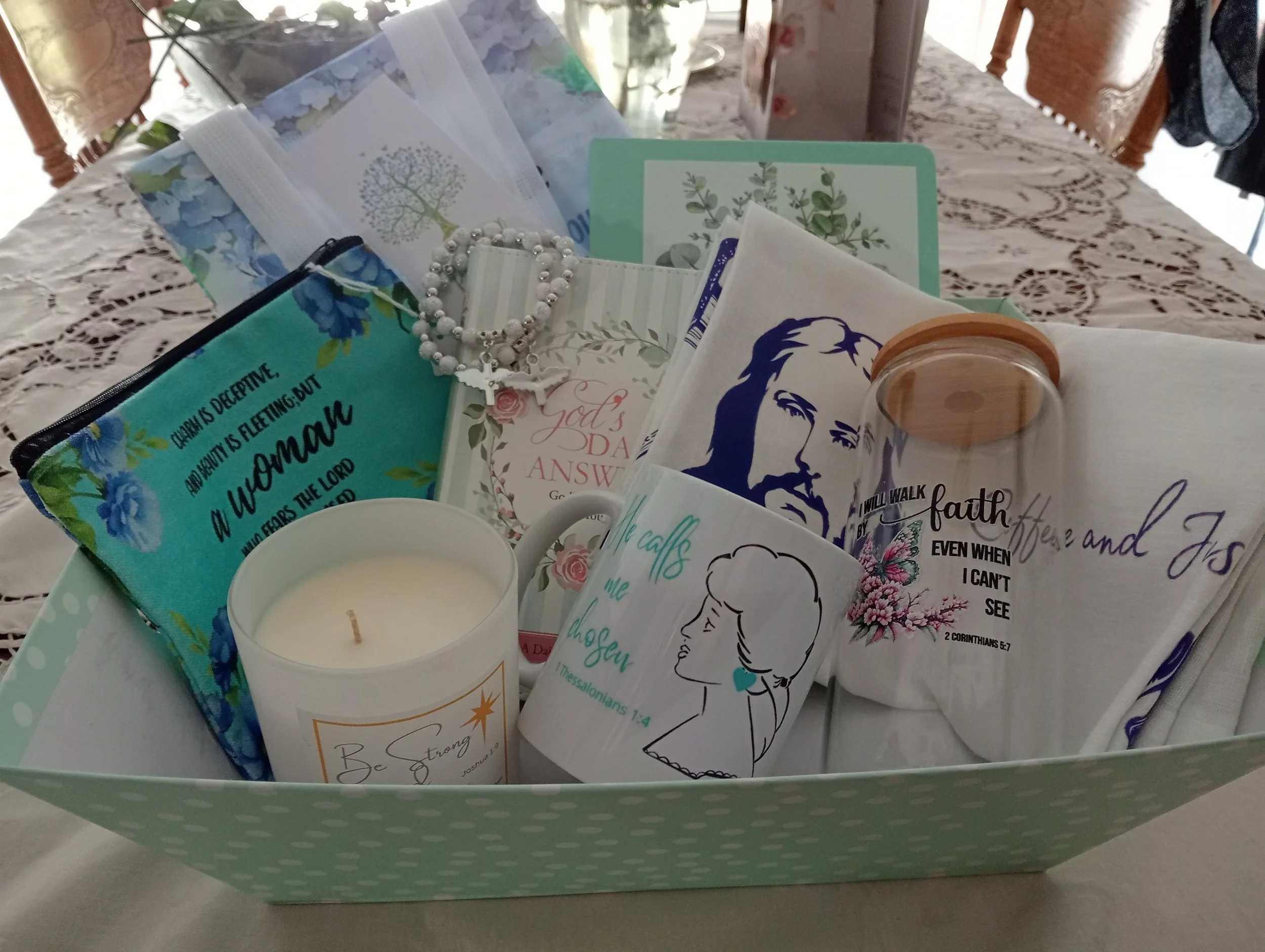 There is more to enjoy in a bundle! Inspire a Mother when she receives this Hamper Bundle with love. It’s filled with the love of God in the written word. Bundle Five The Mothers Bundle Ph 1.jpg