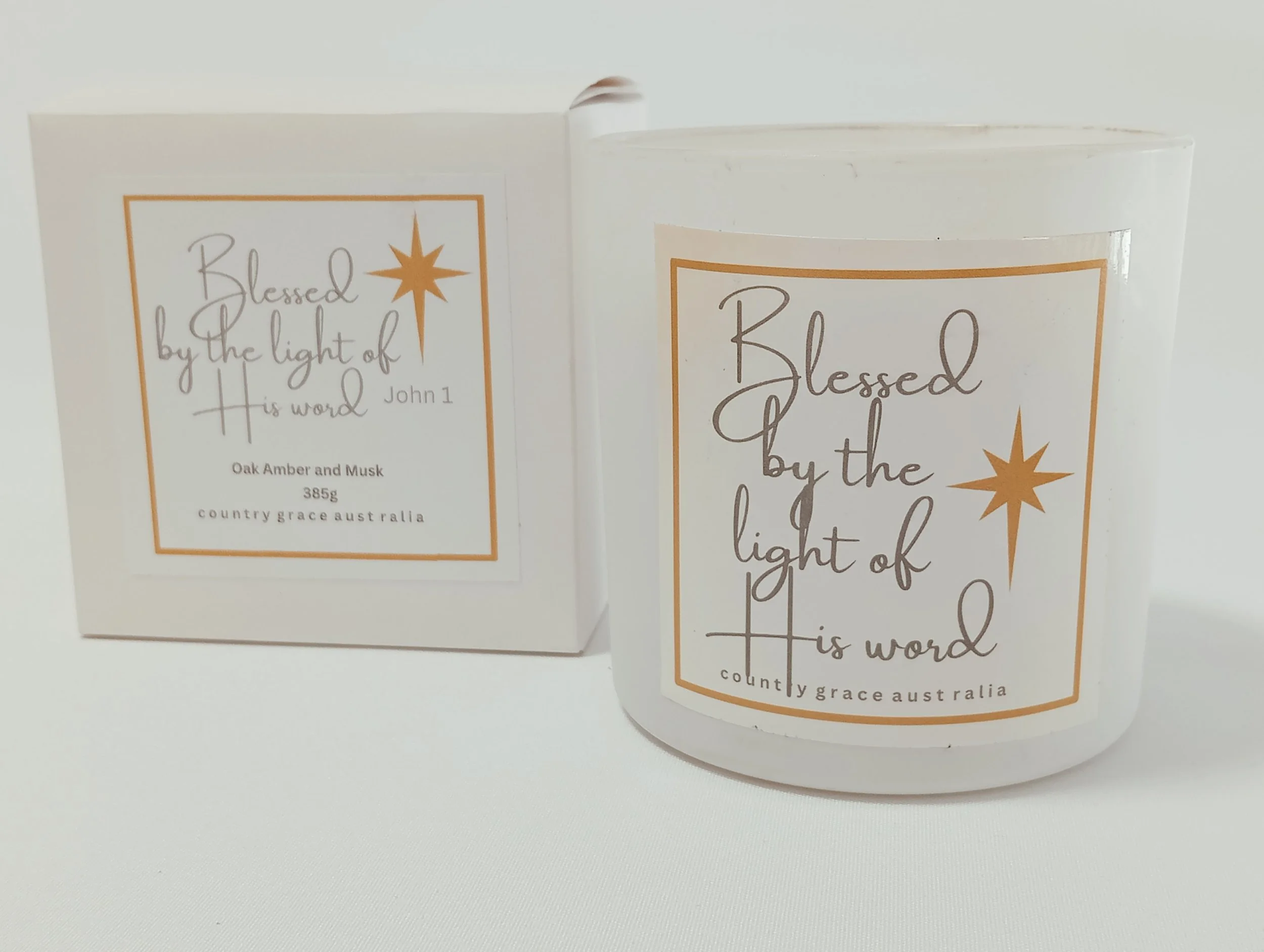 Such an gentle aroma! This beautiful candle has been hand poured using the most amazing Fragrance Oils of Oak Amber and Musk.