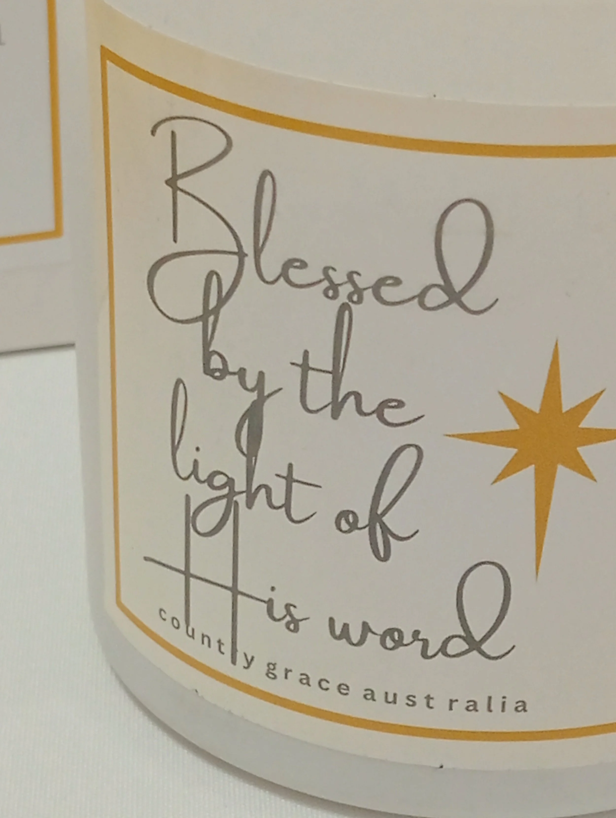Such an gentle aroma! This beautiful candle has been hand poured using the most amazing Fragrance Oils of Oak Amber and Musk.