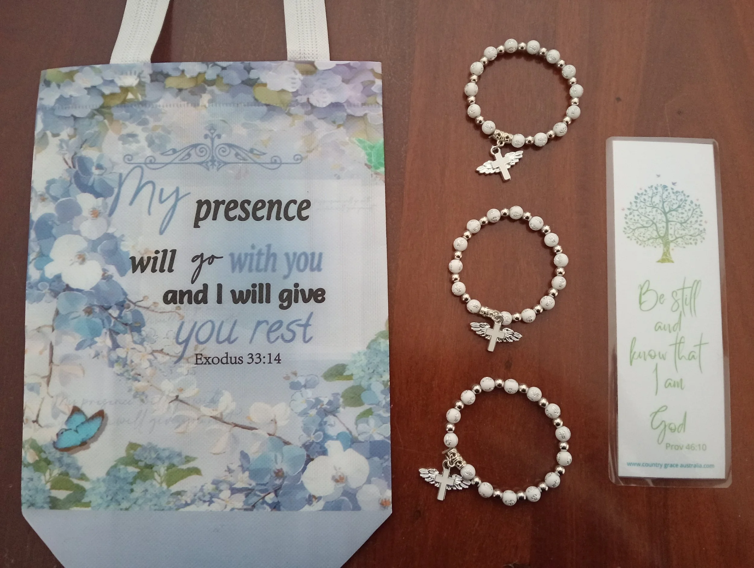 There is more to enjoy in a bundle! Inspire a Mother when she receives this Hamper Bundle with love. It’s filled with the love of God in the written word. Bundle Five Ph.jpg