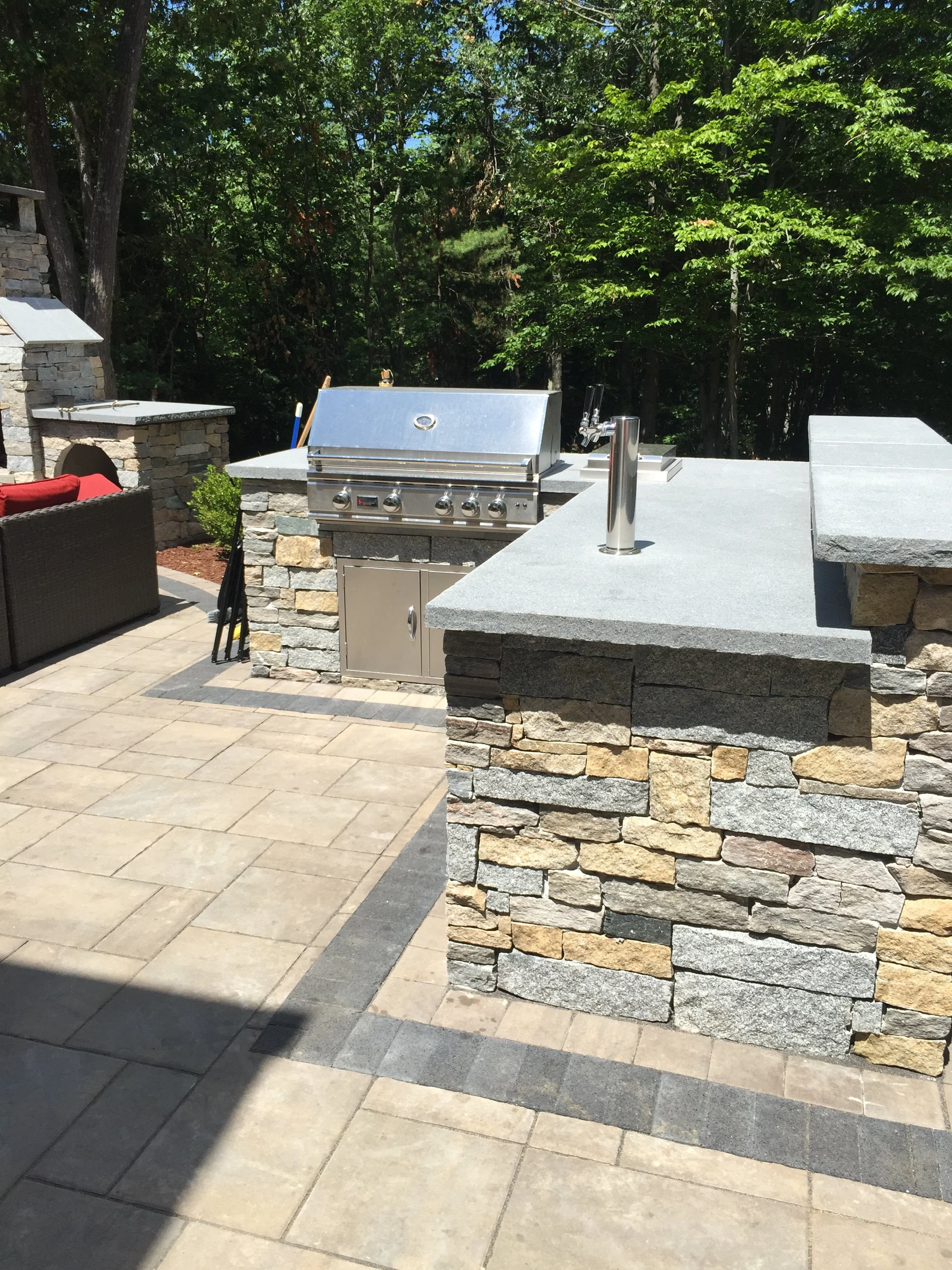 outdoor kitchen contractor
