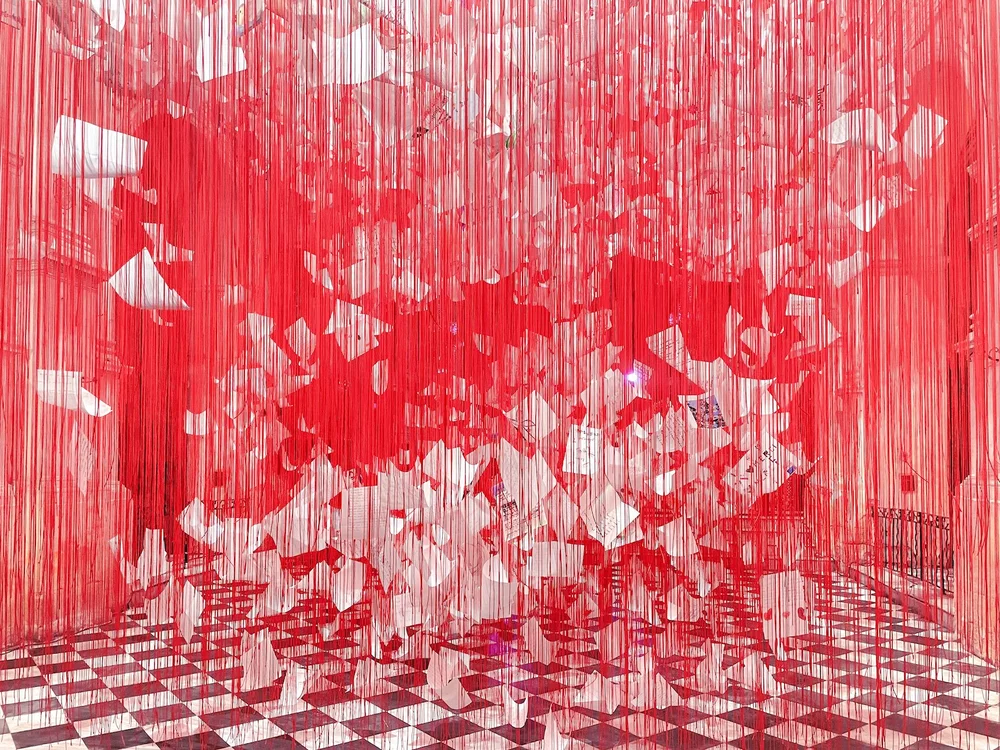 Biennale d'Aix : l'artiste japonaise Chiharu Shiota expose 'Au