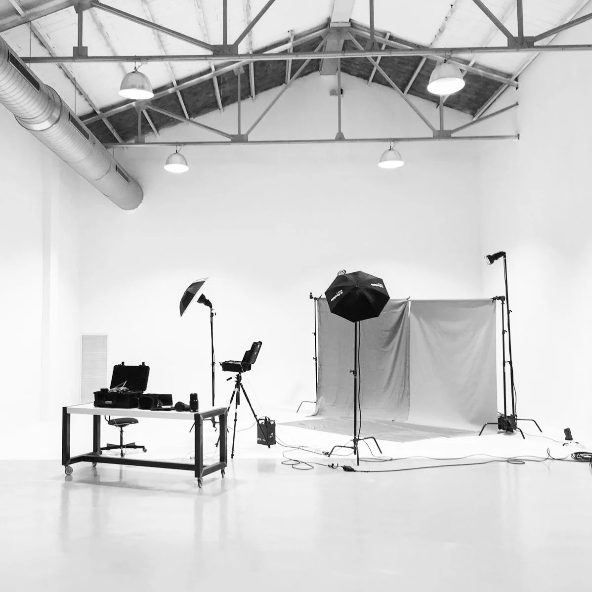 Barcelona, 2021 ohlamour studio is shaped by a group of passionate creative professionals with different specialities working in harmony to make stuff they feel proud about.
