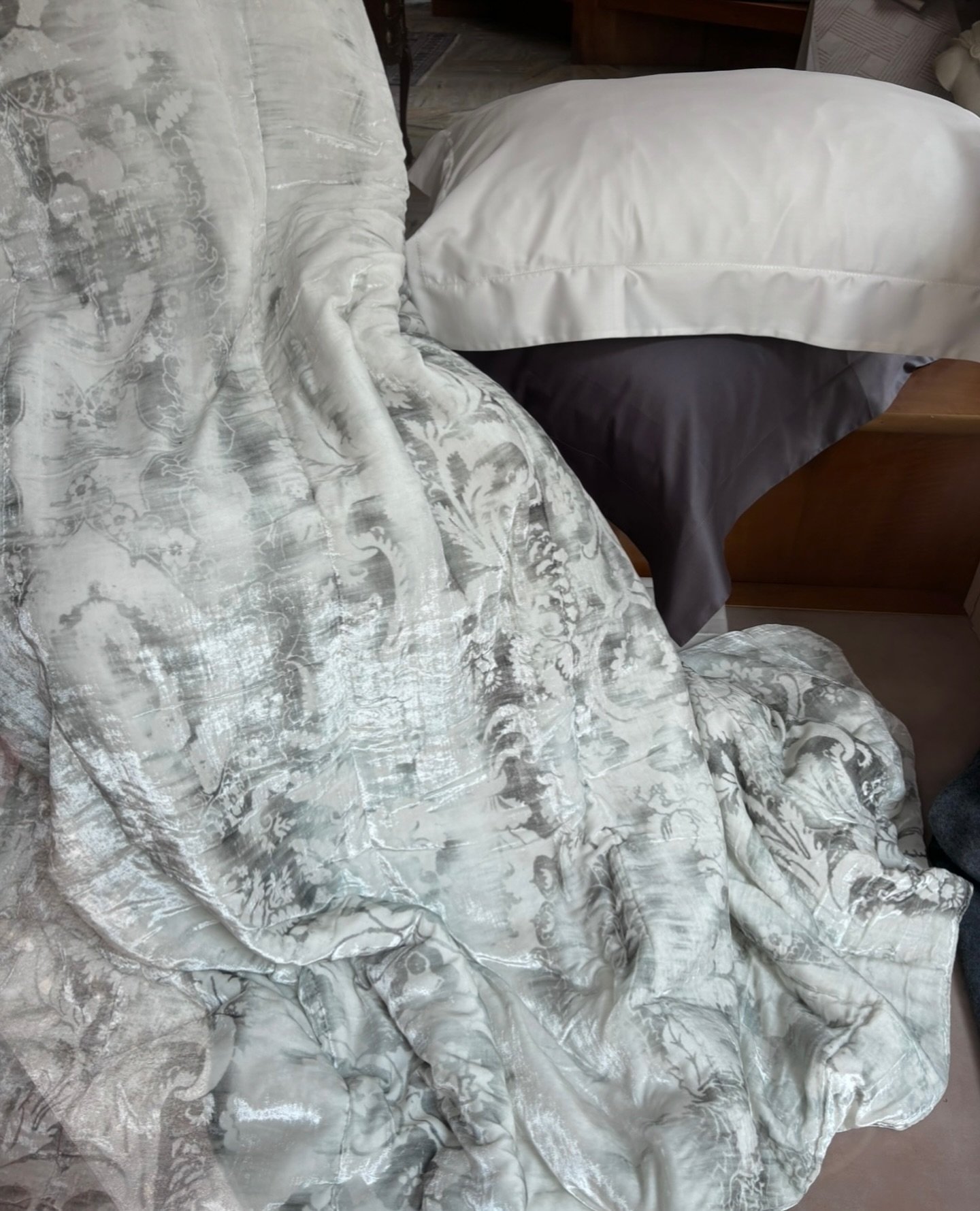 WINTER COLLECTION

#winter2024 #newcollection #piuminodoca #topquality #bedcover #bedcoverset #bedclothes #bedclothing #madeinitaly #artedelricamopescara #velvet #biancheriaperlacasa #cashmere #silk #purecotton #naturaltextiles #bedsheets #homecollec