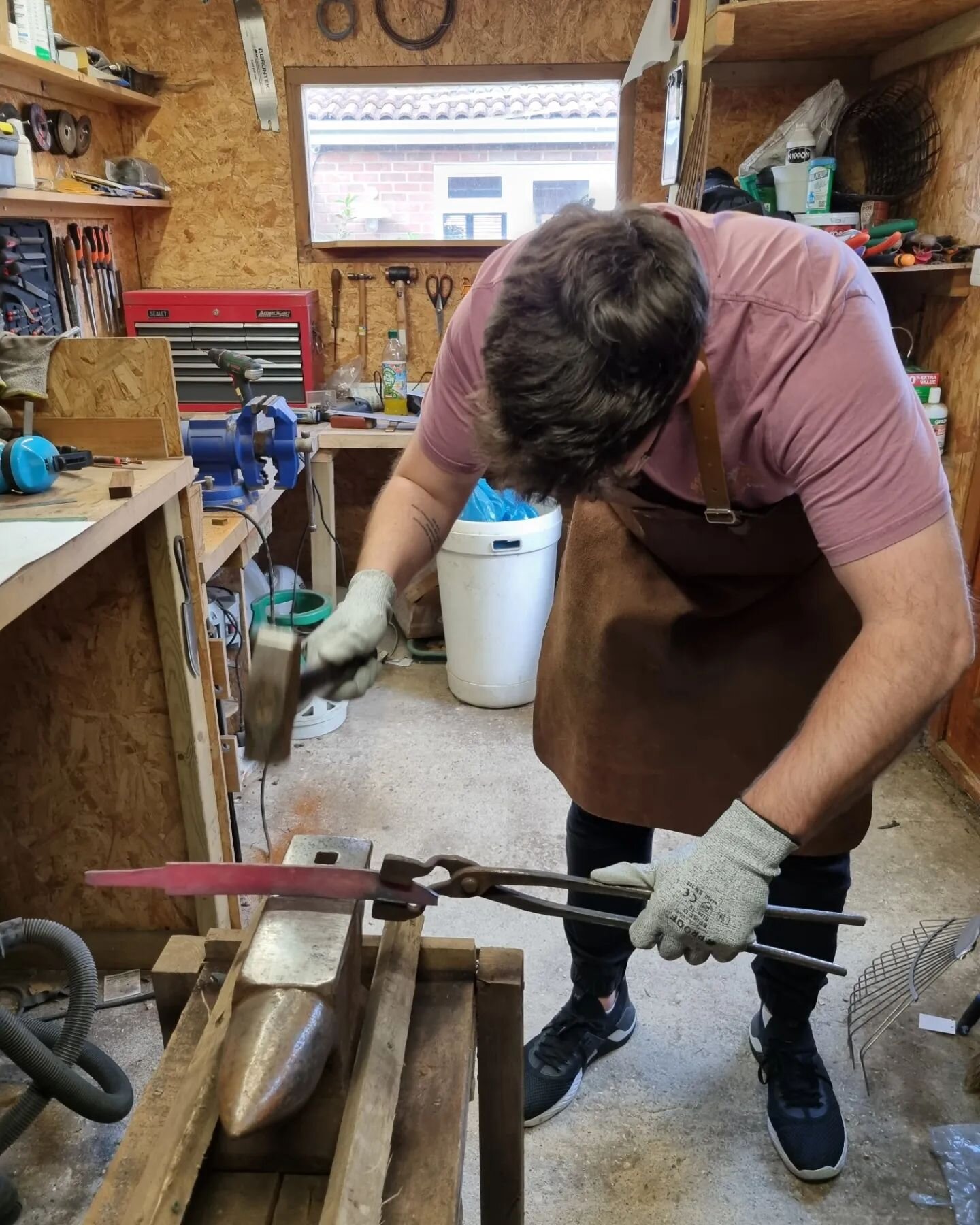 @ryancahillauthor was in the workshop today making blades, chatting books, snd playing with swords. It was good fun, and he left with the same number of fingers that he arrived with so, great success.

The knife blade is done but the hilt and pommel 