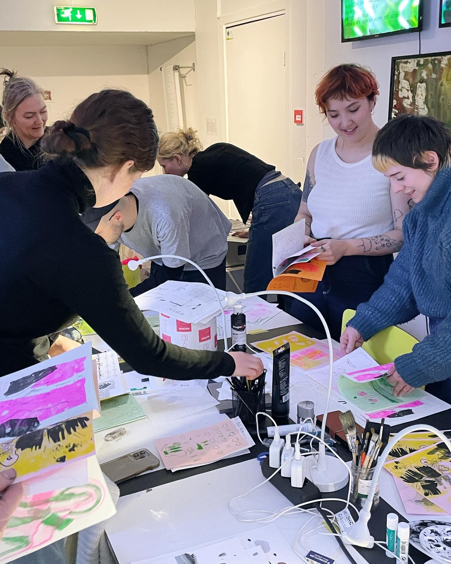 Throwback on the two first riso printing and collective publishing workshops of the year at  @kunstnerneshus 🎨 such a good time together, thank you all ✨