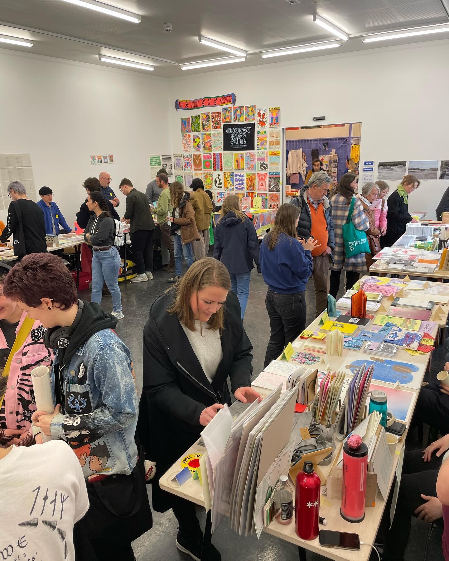 @bergenartbookfair 2023 happening now!!!
Come by @bergenkunsthall today until 17 and/or tomorrow (11-17) if you happen to be in Bergen!

#artbookfair #bergenartbookfair #artistbooks #selfpublishing