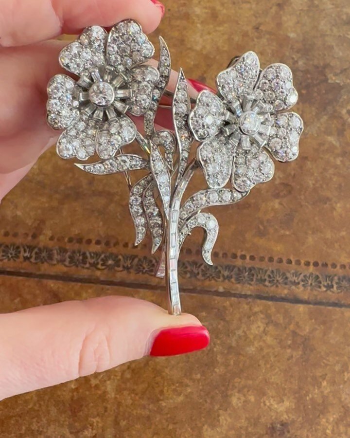 ✨For Sale✨heading into spring (finally) with this absolutely wonderful double clip flower brooch which I totally adore 🌸🌺🌼 #yesplease #flowerjewellery #flowerpower #spring #chic #bringbackthebrooch #doubleclip #bling #friyay
