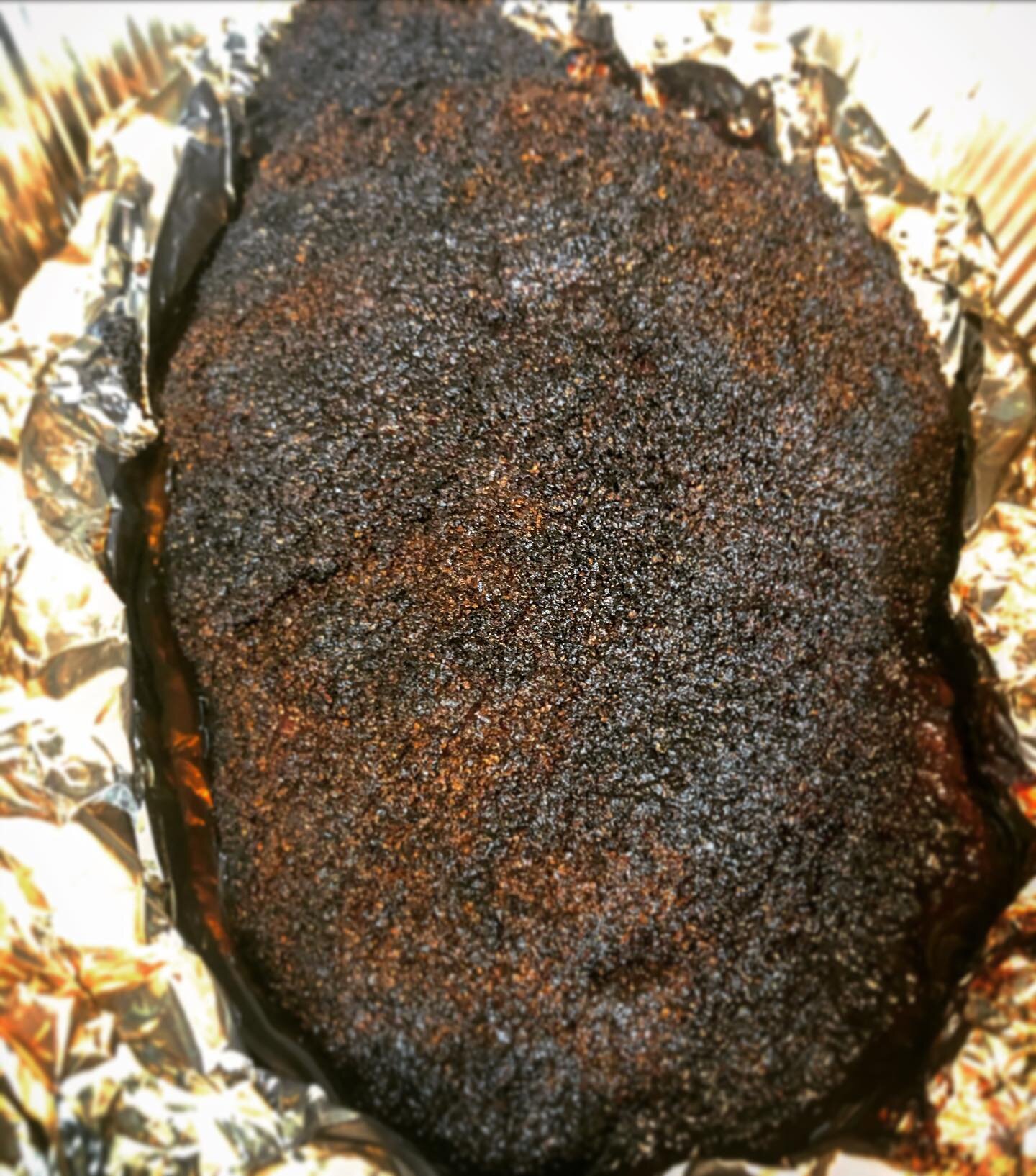 I love the simplicity of BBQ. All it takes:
- 1 Prime brisket
- 1 Part Salt
- 2 Part Pepper
- Firewood
.
Checkout the backyard recipes link in my profile to see how @chudsbbq does his simple brisket cook. 
.
#coloradobbq #bbq #brisket #mondaymotivati