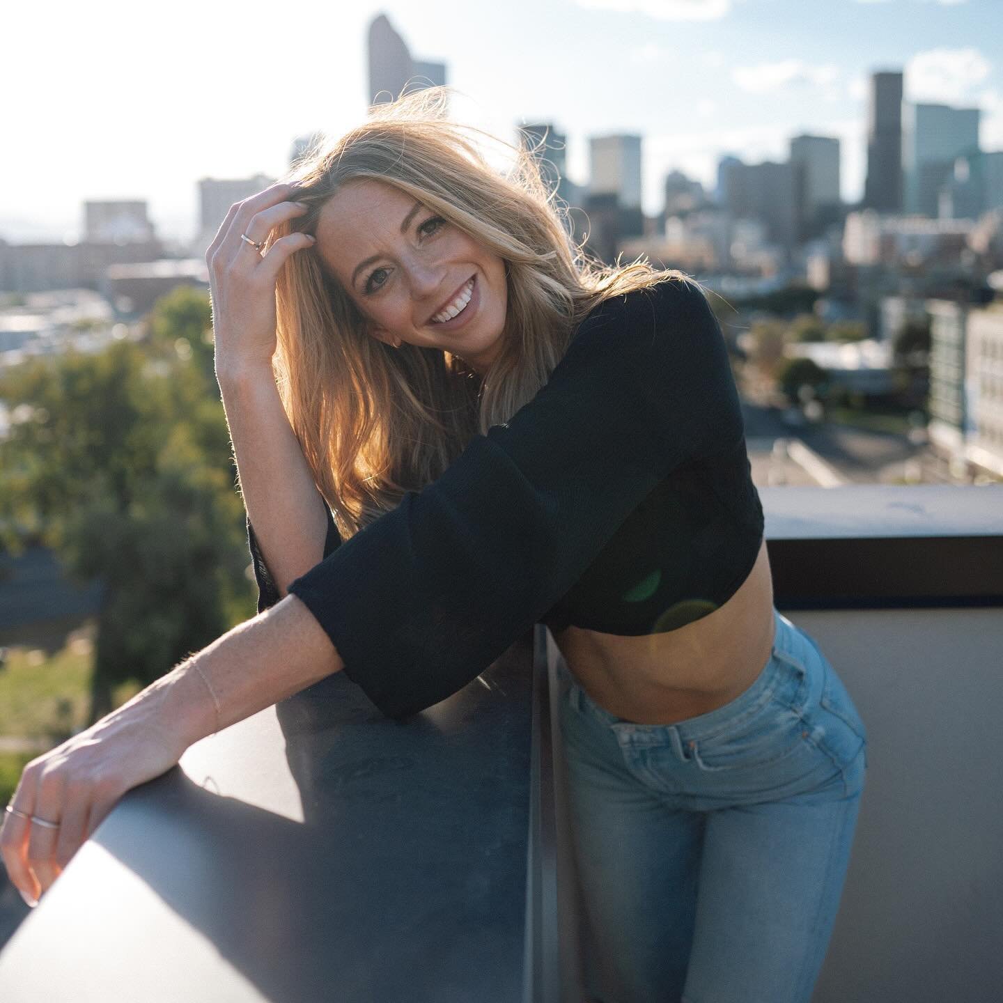 Just a girlie trying to decide what #mood she's going to bless* everyone with for the day 😎🙃😃.

#sunny#morning#denver#colorado#photography#feelgood#sunshine#tan#sunset#smile#photography#fitness#jeans#makeup#blonde#moody#knowthyself#xo