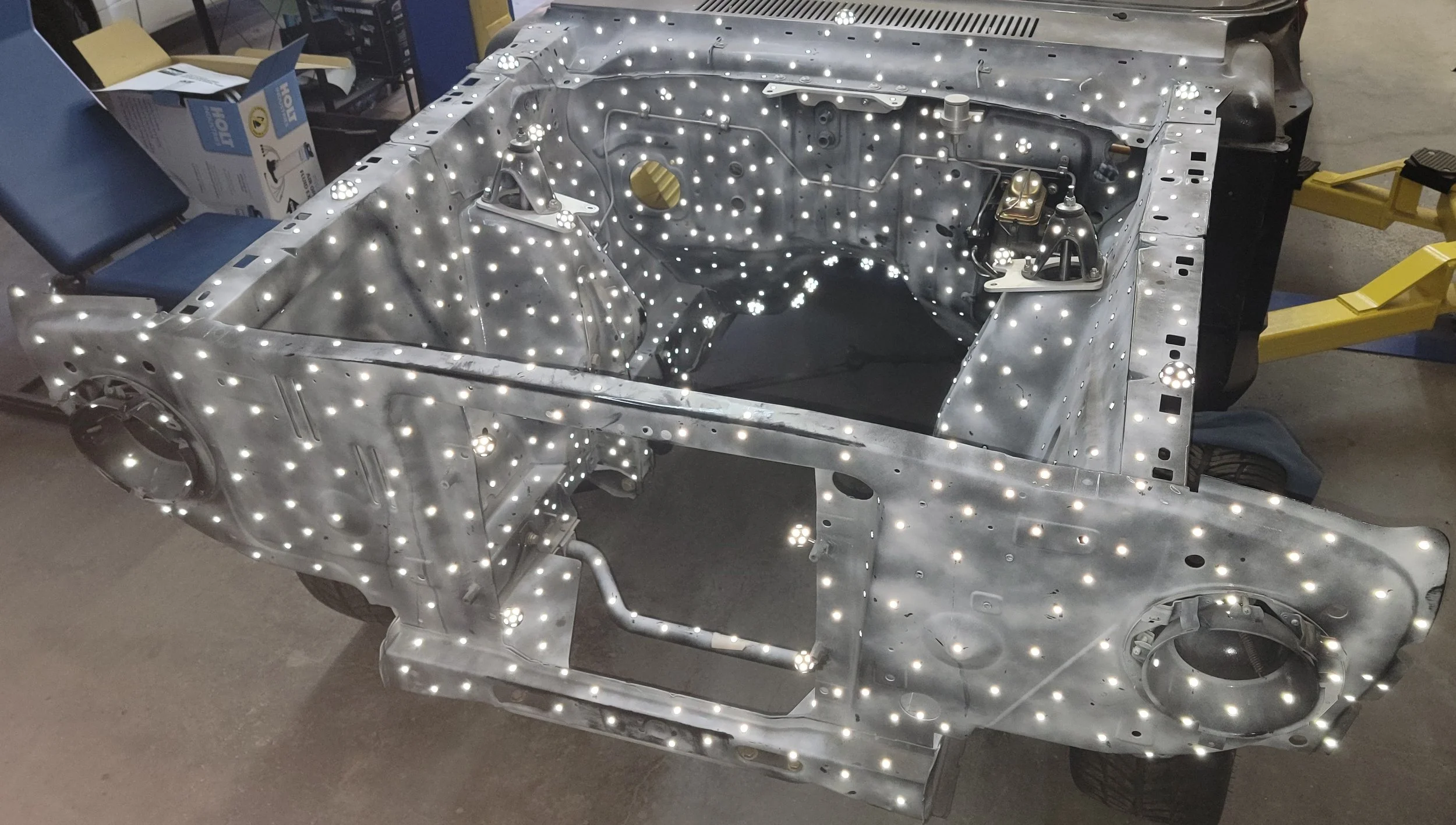 Engine bay tracking dots