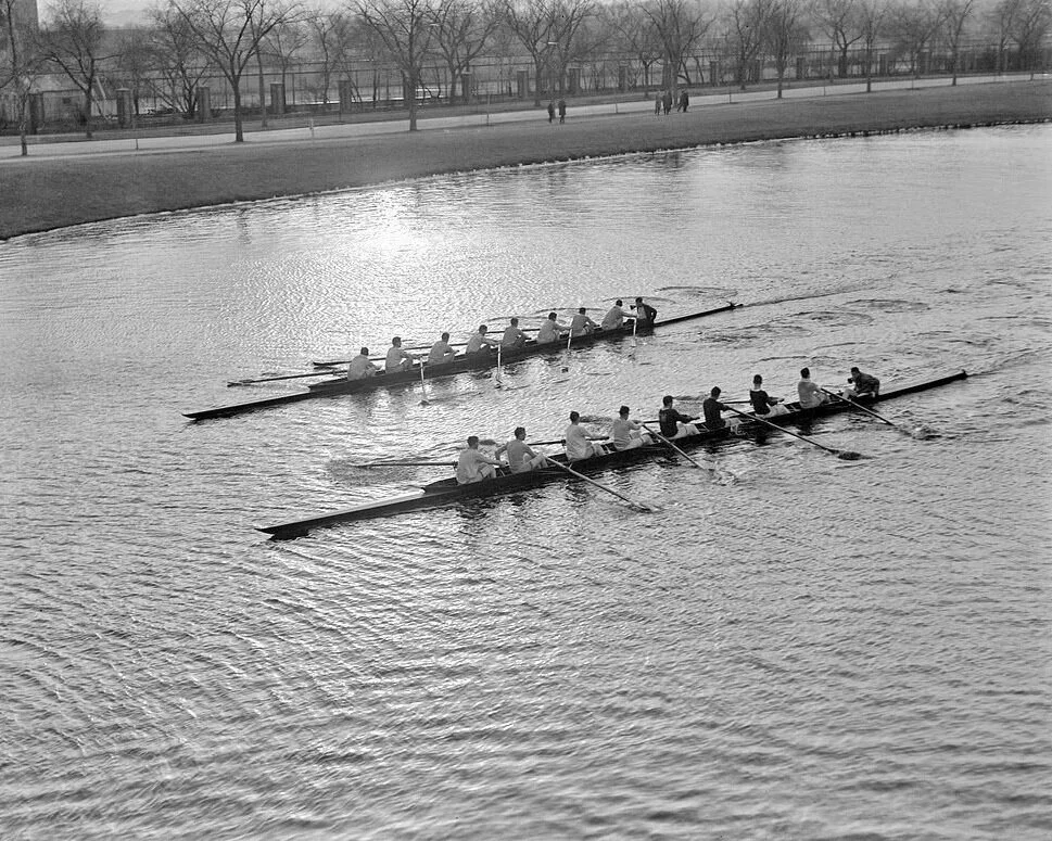Charles+River+Rowing+1930s.jpg