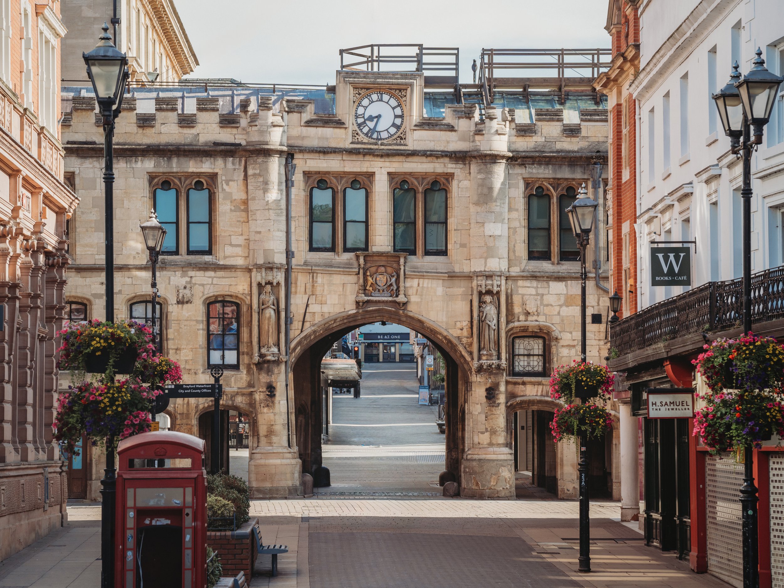 The Stonebow, Lincoln.jpg