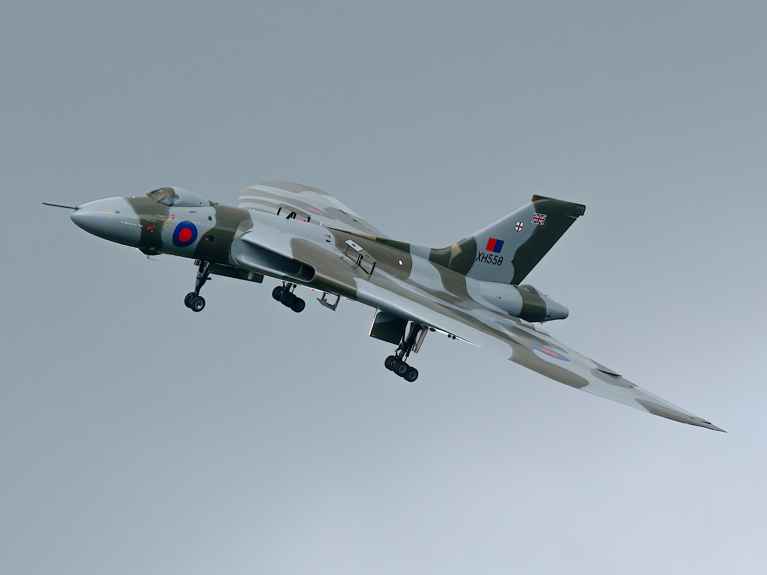 Avro Vulcan XH558 approaching to land at RAF Waddington.jpg