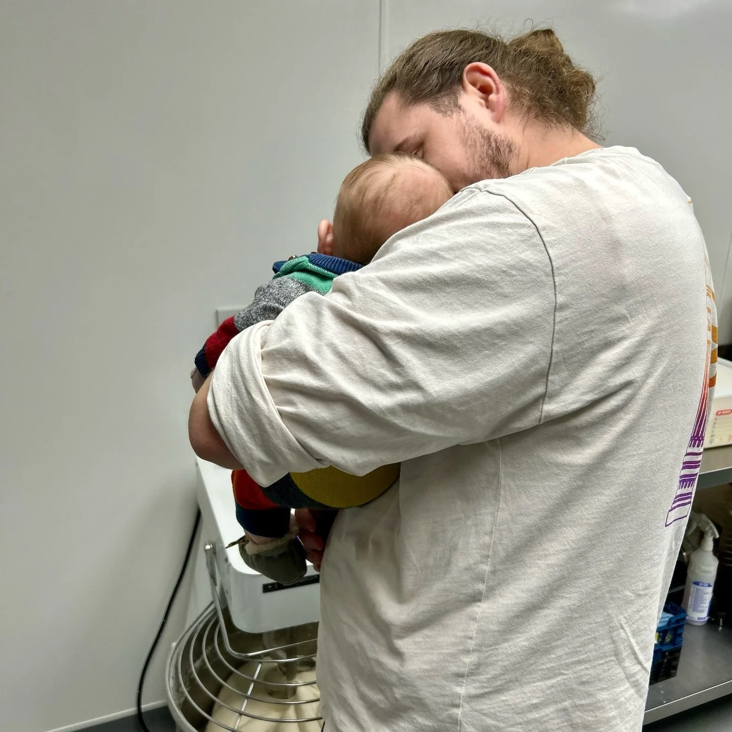 First day back in the kitchen and I&rsquo;m already training the next generation. 🍕👶

Retirement plan sorted

See you on Tuesday 17th 🔥

&bull;
&bull;
&bull;
&bull;
&bull;
#pizza #woodfiredpizza #sussexfood #mobilepizza #Sopipizza