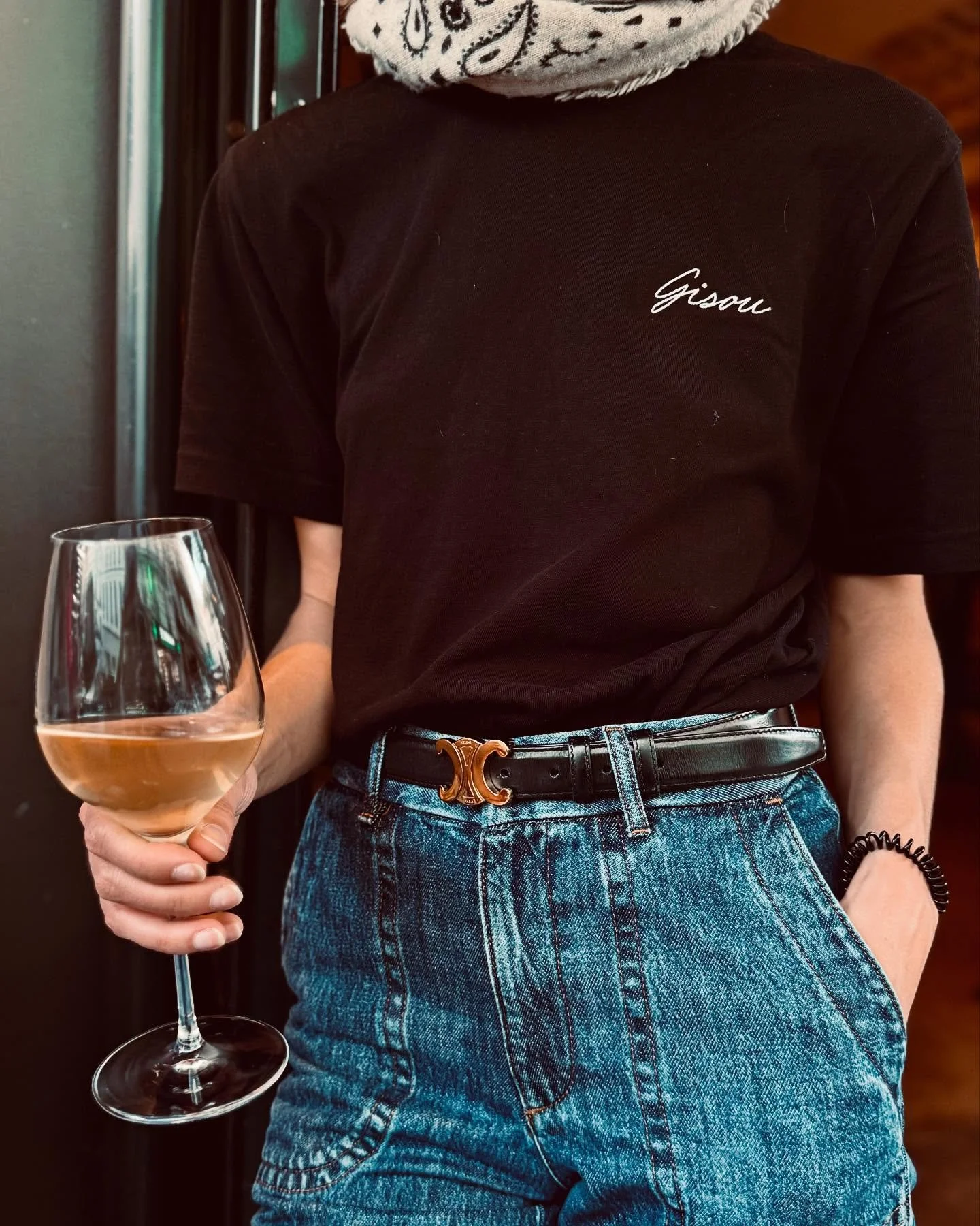 Les T-Shirts Gisou sont enfin dispo 🌸🫶🏼 #gisou #gisoumontmartre #baravin #baracocktails #paris #montmartre illustration by @eva_gallen 💕