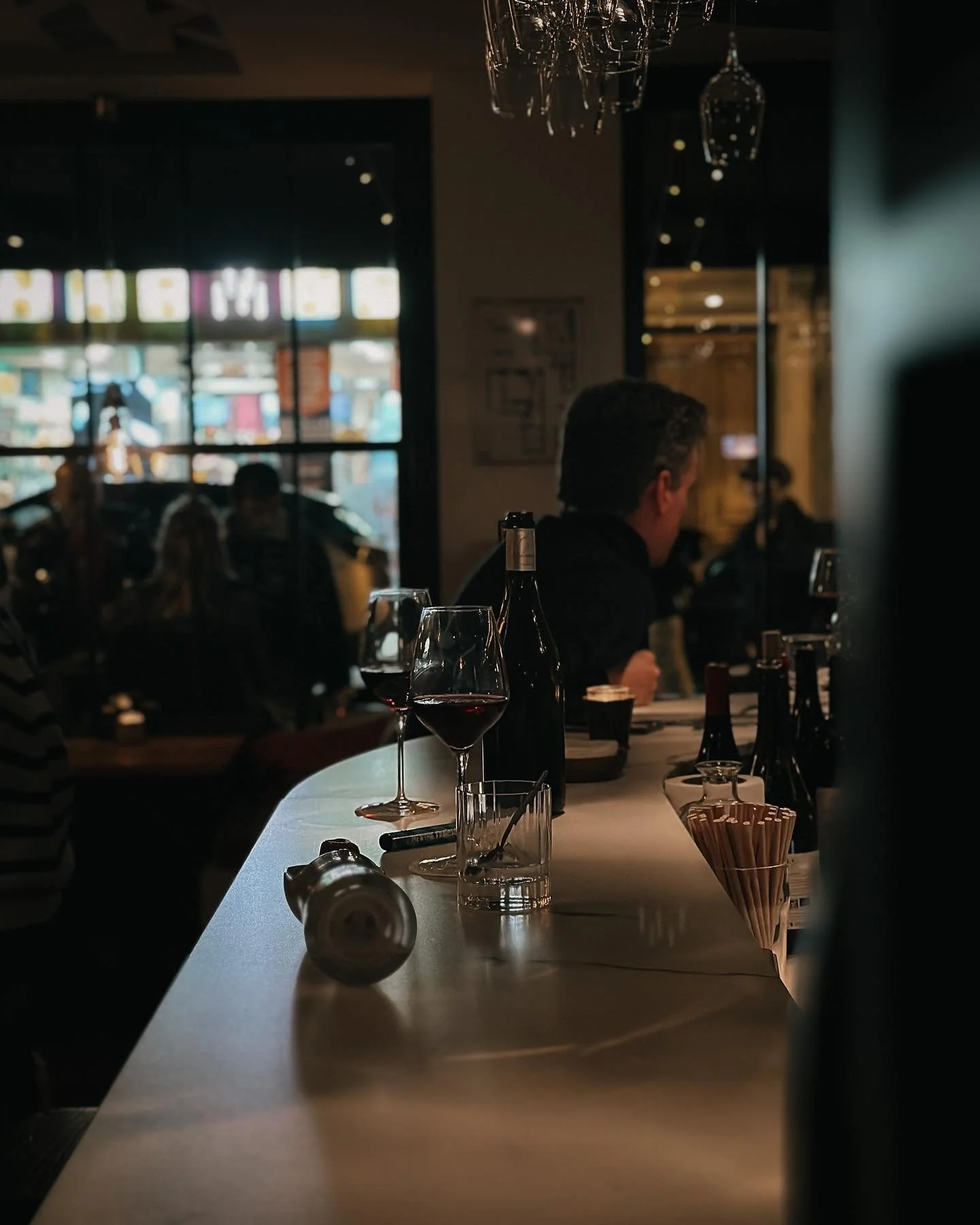 On a h&acirc;te de vous recevoir pour vos anniversaires, pots de d&eacute;parts, dates Tinder, verre entre copines #Gisou #nightlife#bar#parisnight#cocktails#instagood#drinks