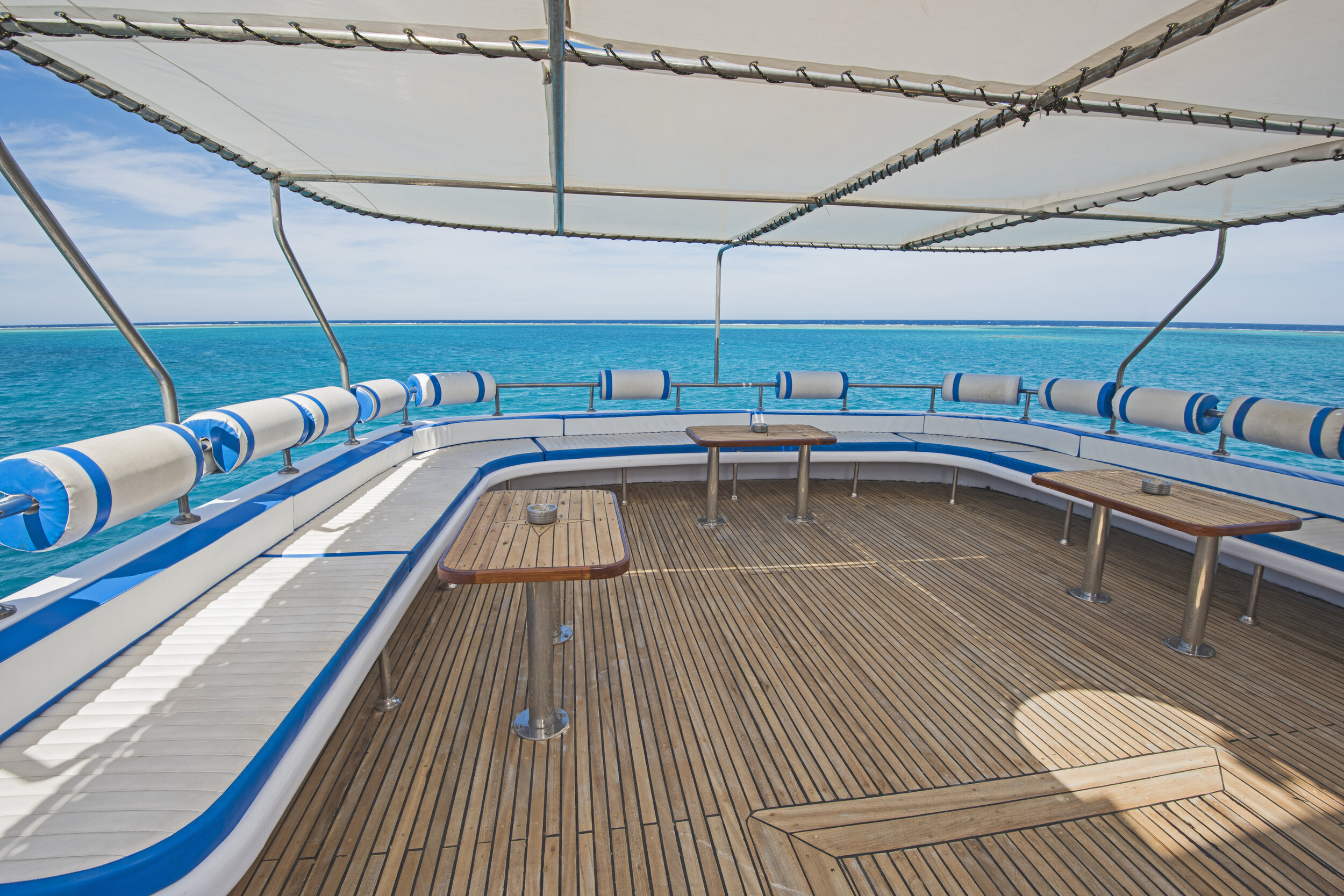 Table-and-chairs-on-sundeck-of-a-luxury-motor-yacht-1137631492_3866x2580.jpeg