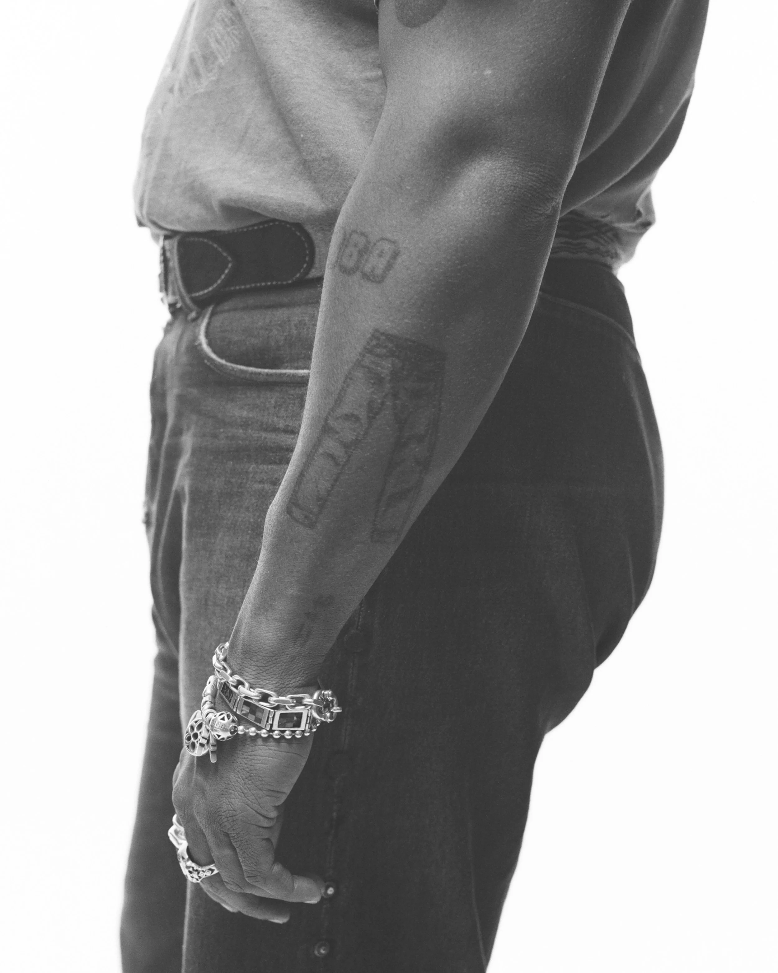 Some amazing photos by the amazing @zackerymichael for DenimHeadz NYC

Denim Headz NYC is a photographic love letter to New York, told through denim. It was an honor to be one of three makers featured in this edition 🙏🏻 

#selvedge #denim #mensstyl
