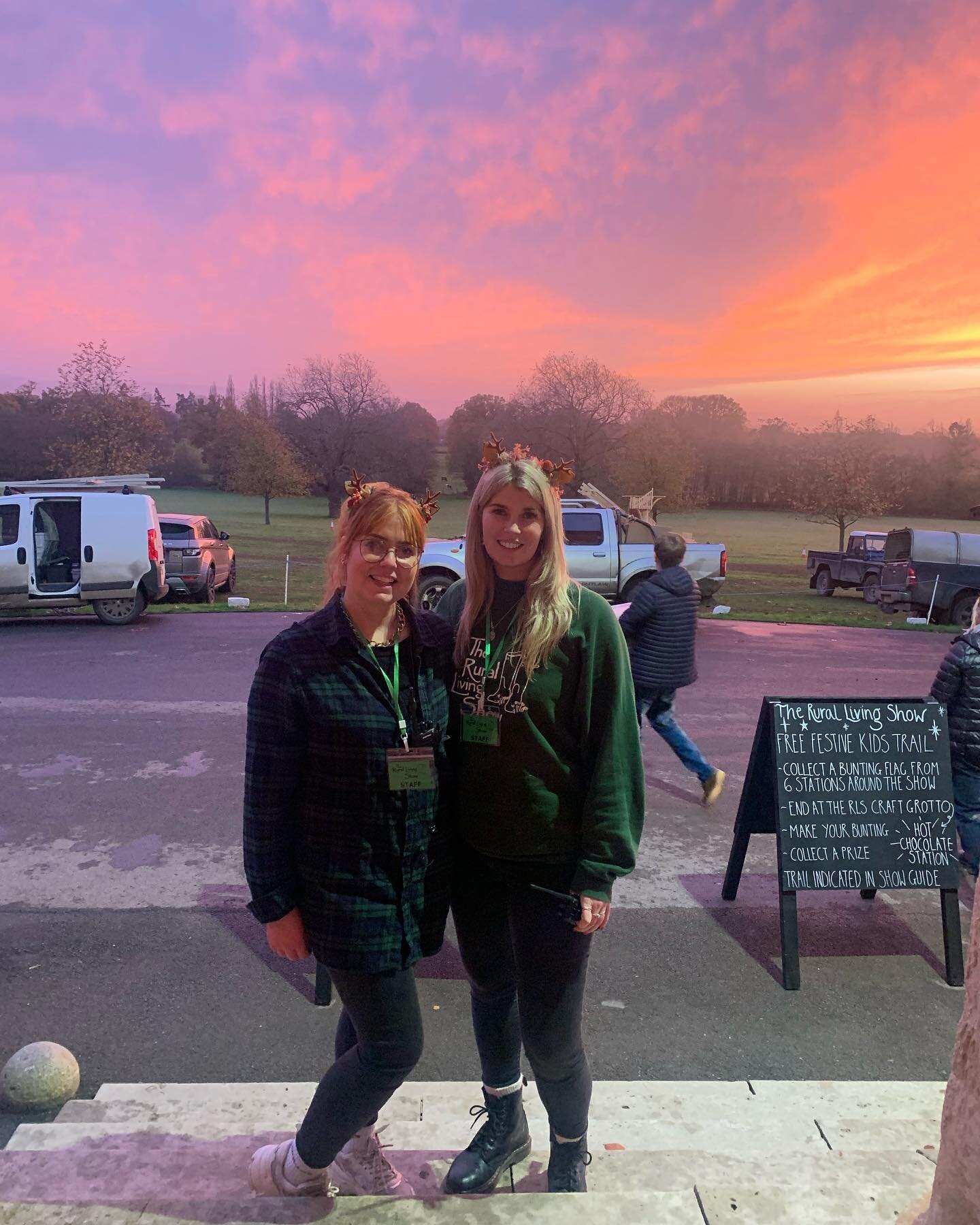 Beautiful set down sunset for @rurallivingshow this evening, and the perfect opportunity for our only picture together this weekend 🤣💚✨

THANK YOU TO ALL OF YOU.
💚 Our wonderful customers
💚 Our absolutely fantastic team
💚 And our hardworking, cr