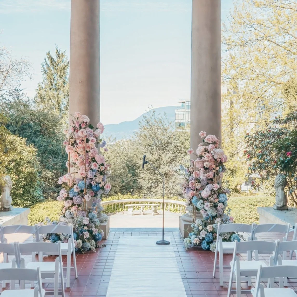 Tara Gold 4-Post Stands