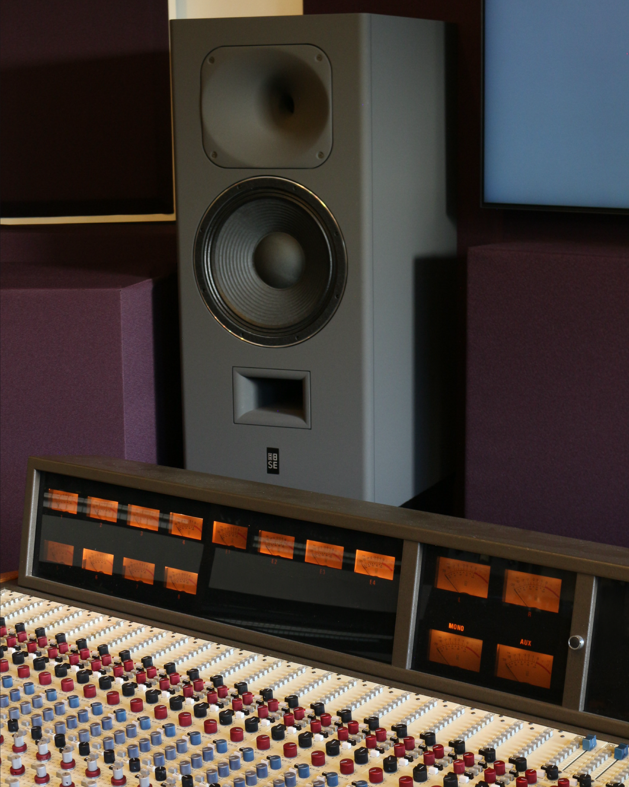 Close-up of a STRAUSS ELEKTROAKUSTIK reference monitor above the vintage Quad Eight Pacifica console.
