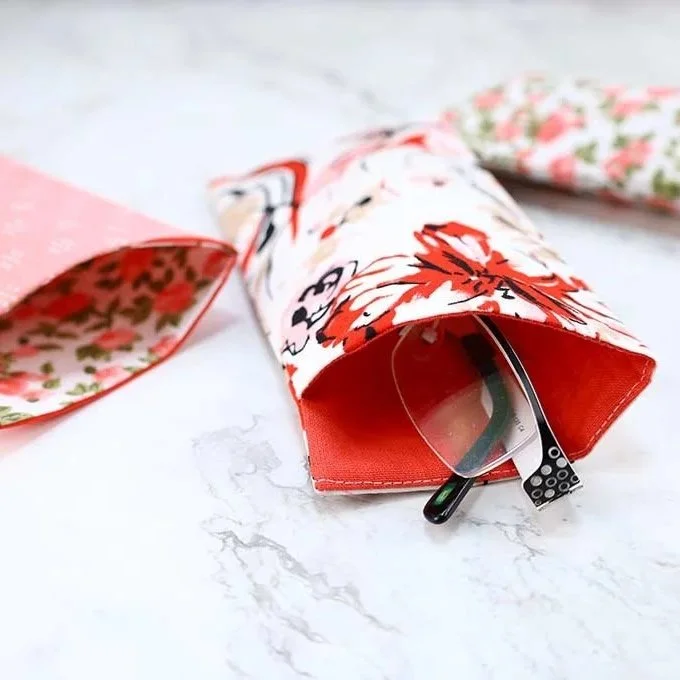 diy-eyeglasses-cases-with-glasses.jpg