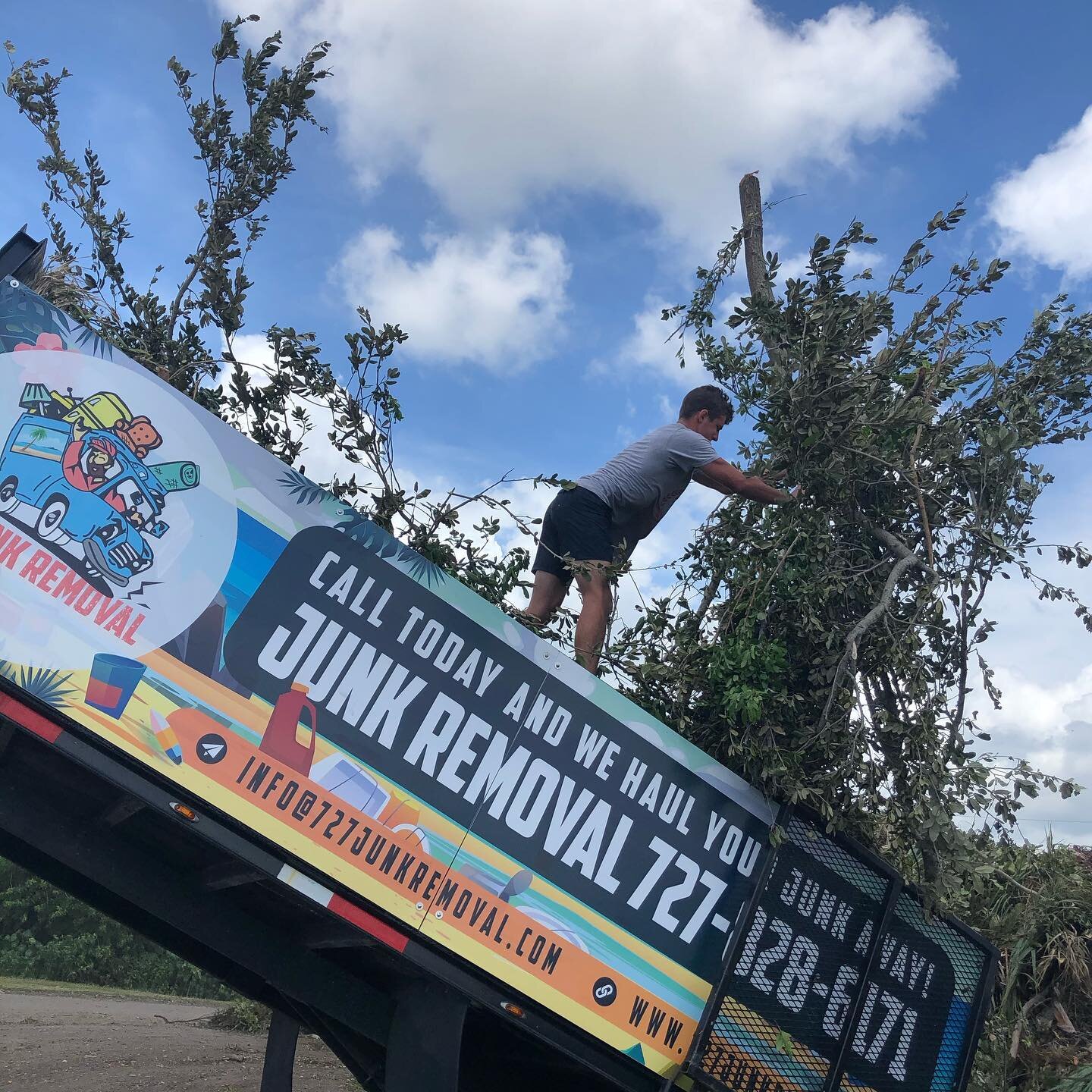 A branch a day will keep the bugs away. 🚂 🗑
&bull;
📲 Call For Instant Quote!
(727) 828-6171
&bull;
Call today for a FREE quote to haul your junk. Services starting as low as $99 including dump fees.
&bull;
What&rsquo;s covered? Construction debris
