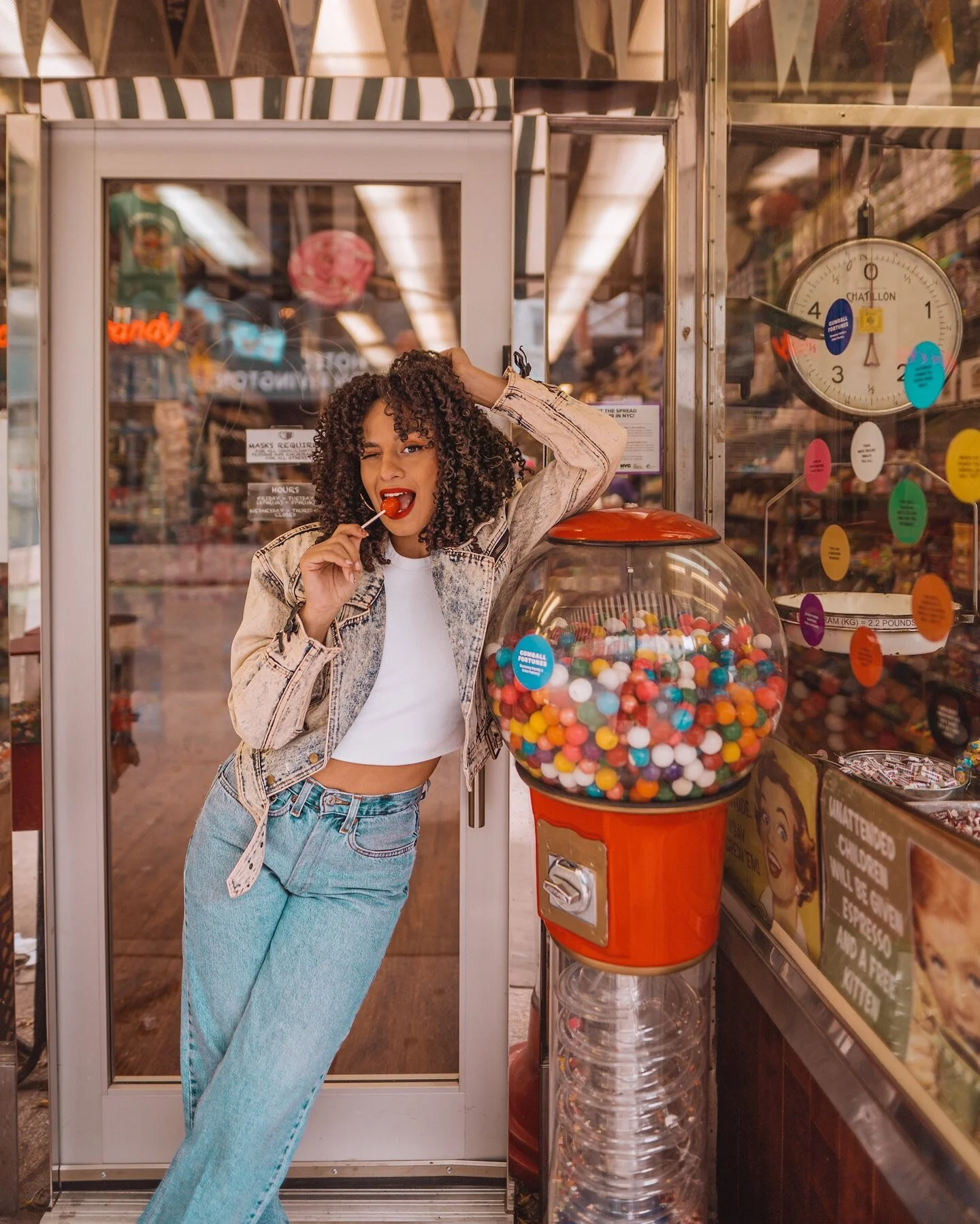 Sweet like Sunday😉🍭

It&rsquo;s the last weekend before the holidays officially kick off and I&rsquo;m in my feels about it. On one hand I&rsquo;m always happy to be in full holiday mode, but on the other I want time to slow down a bit🥲How do we f