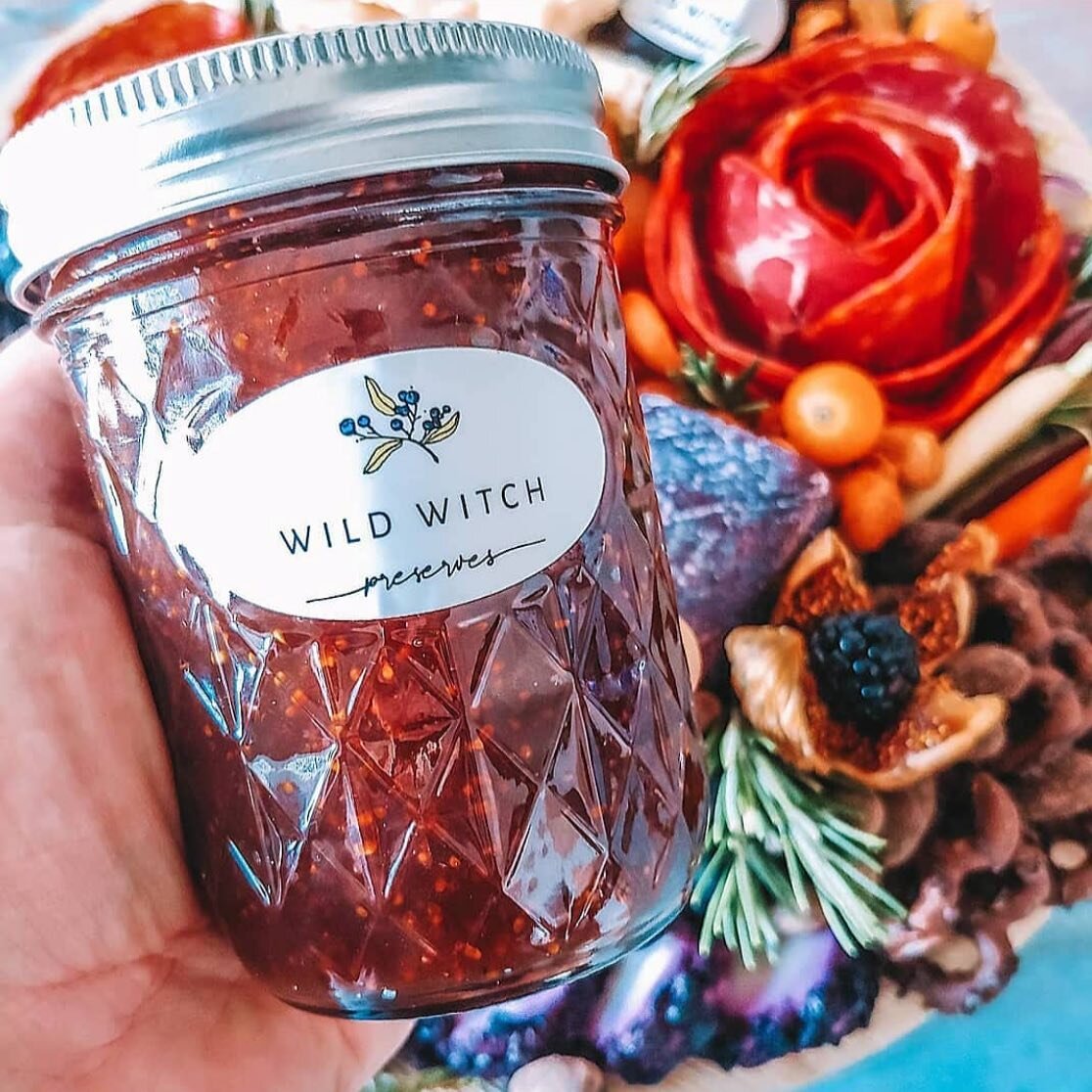 It&rsquo;s finally MARCH! @boardsbycourtney and I both share a March birthday! So let's celebrate 🎉 Time for a giveaway 💖 You will win a small cheeseboard by the lovely Courtney (select dates/no weekends) and 8 oz jar of Figs and Red Wine preserves