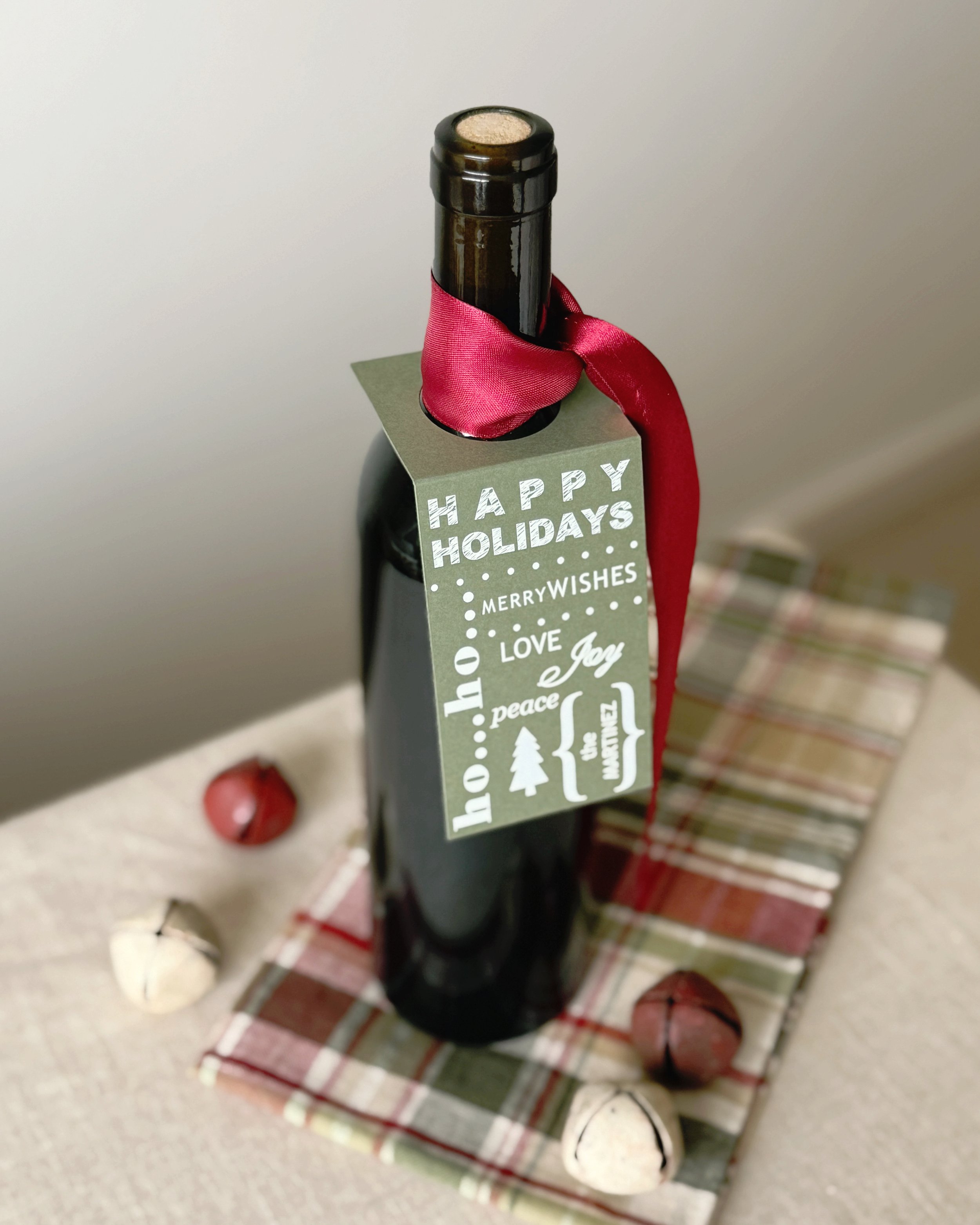LD Wine Hang Tag  Happy Holidays Green