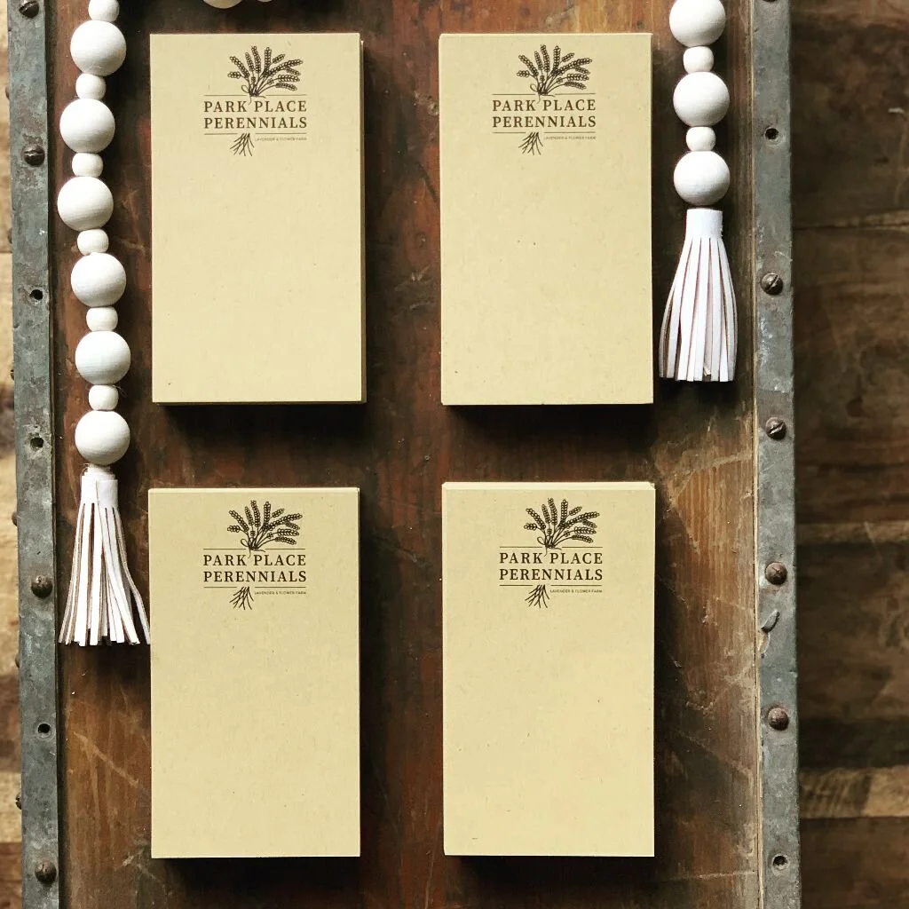 
Small businesses thrive when customers feel like family, and Julie from Park Perennials does just that. She came to Paper Moon Shop for a custom 3x5 card to include handwritten notes with each order. Printed on thick kraft paper, the cards feature h