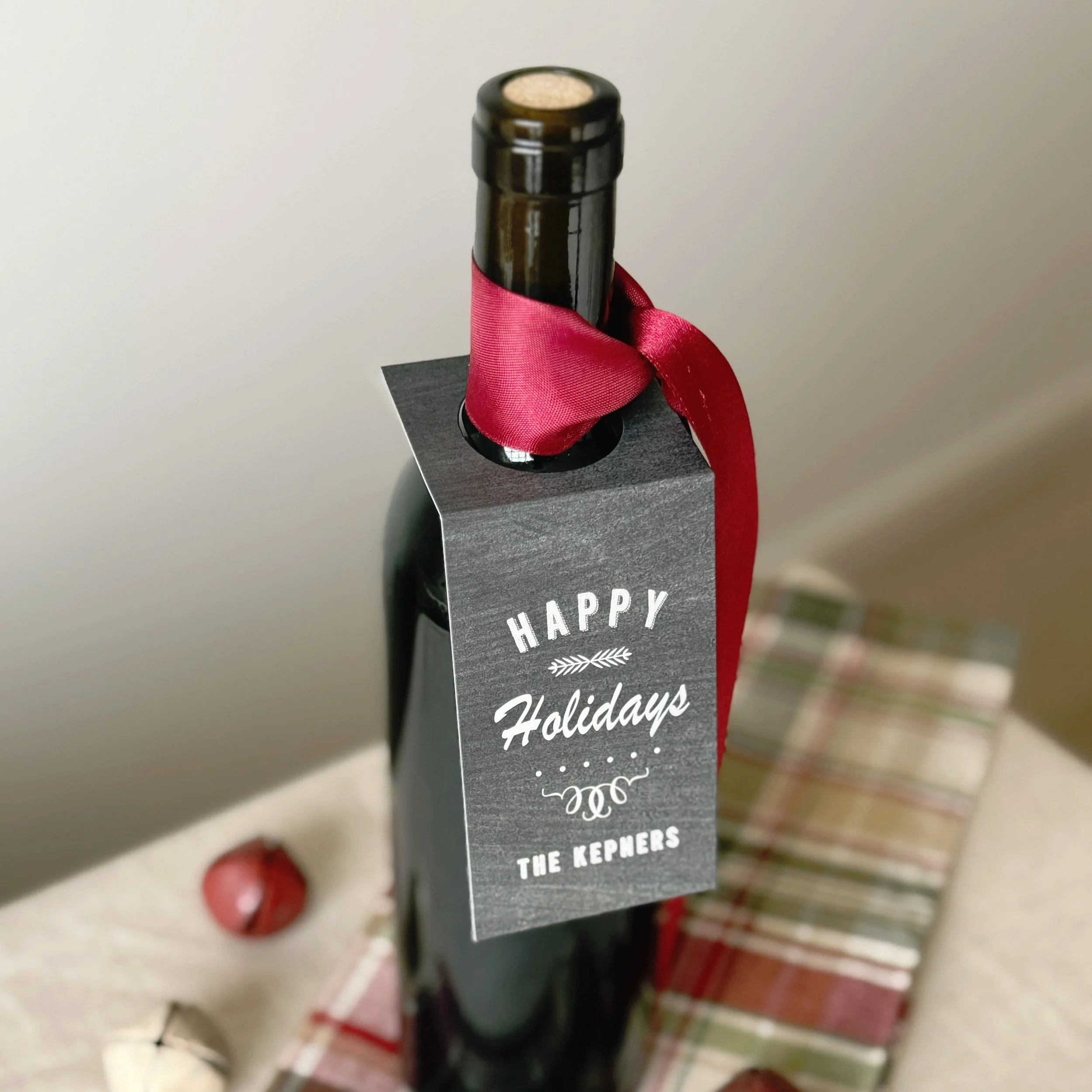 Wine Bottle Tag 8001 Happy Holidays Chalkboard