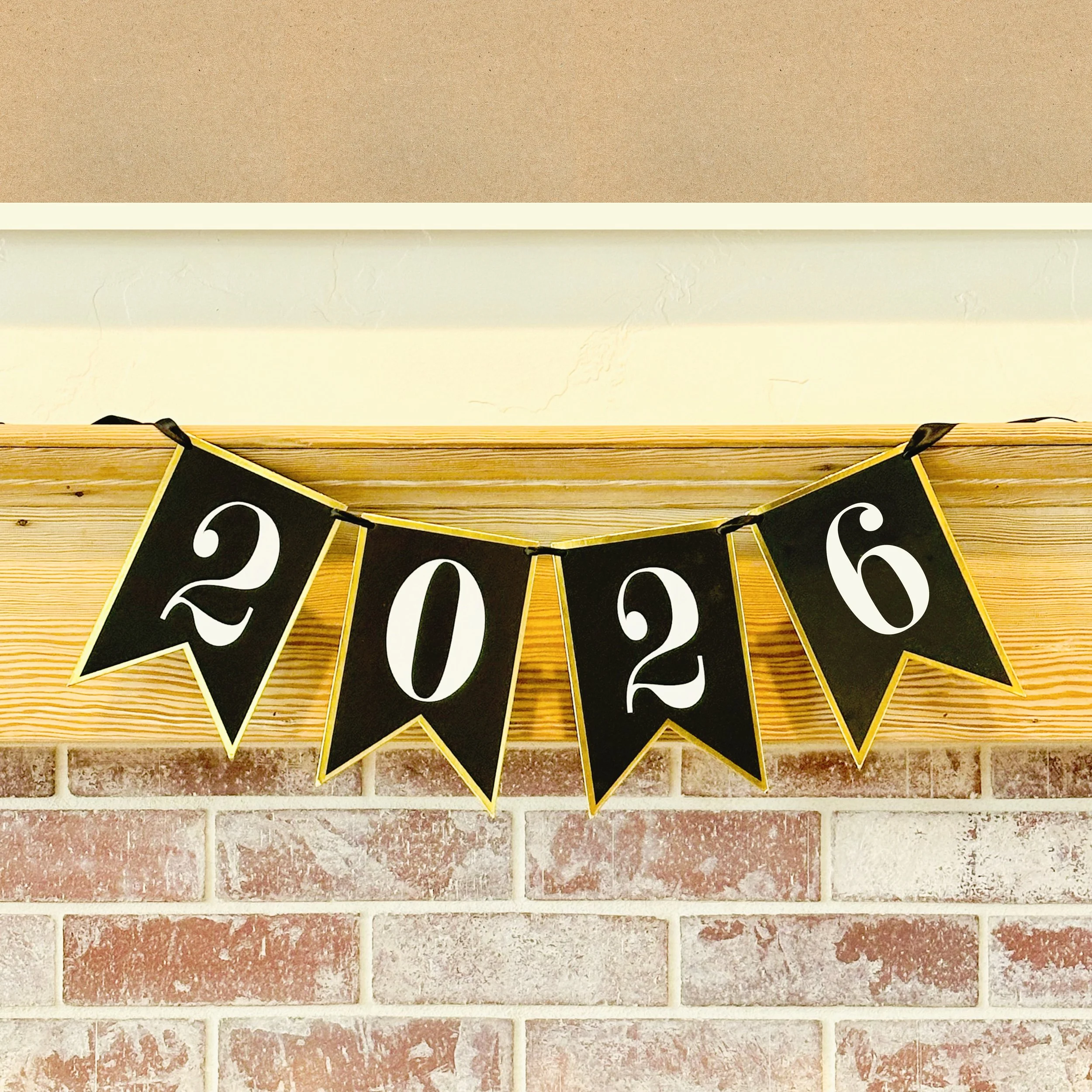 Banner 7596 "2026" Black with Gold