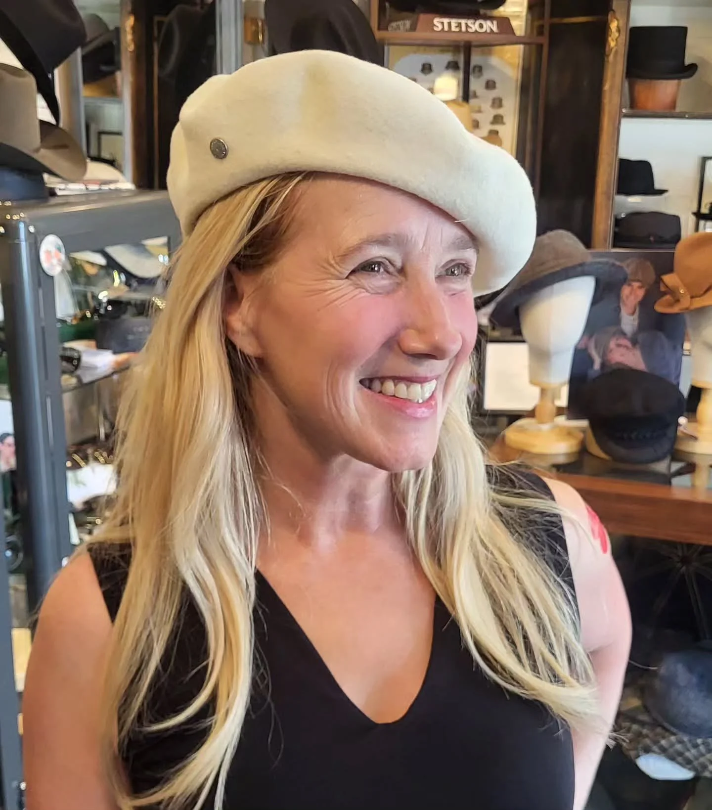Our friend Noelle loves Laulhere Berets !
Merci
@laulhere_france