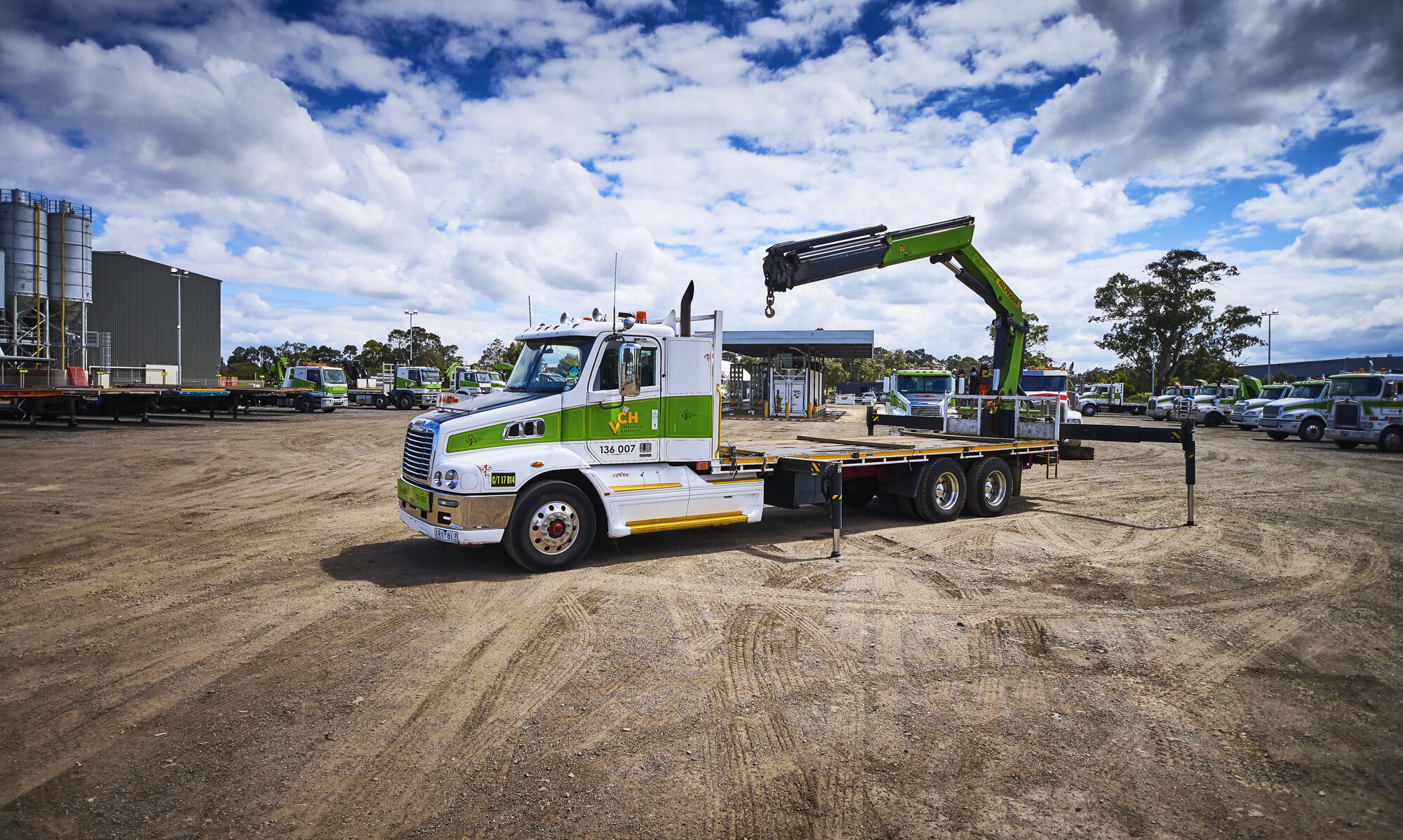 Crane Semi Truck 32 Tonnes — Victorian Crane Hire Melbourne