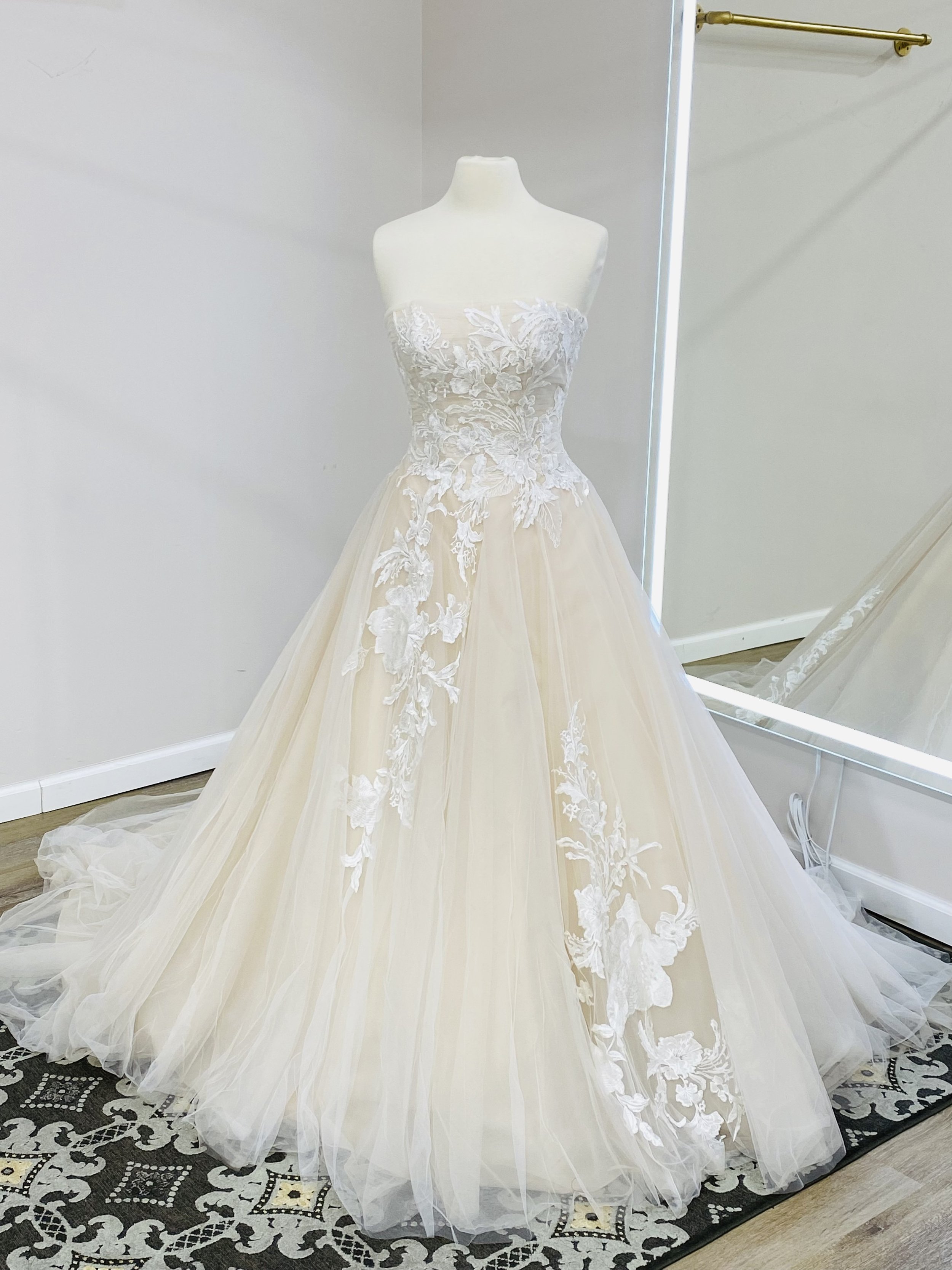 Pronovias Praciala Wedding Dress on Sale - Your Dream Dress ❤️