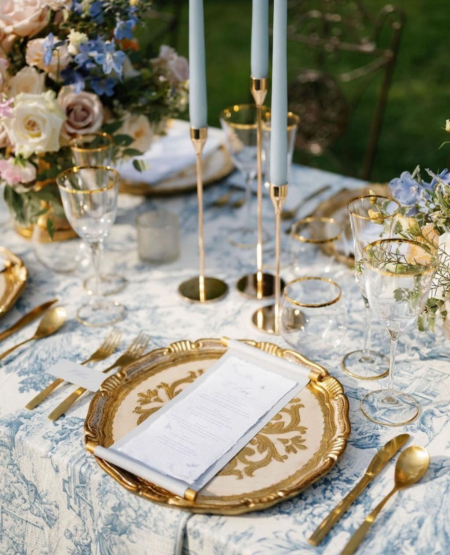 Lost in a dream of beauty and elegance at Villa Balbiano✨ 
.
.
Featured on @ruffledblog 

Planner @envies_deco
Stylist + Stationery @jackiechendesign
Photo @_catherinechuang_
Photo Assistant @sofitorriphotography
Video @panagiotakis_george
HMUA @linm