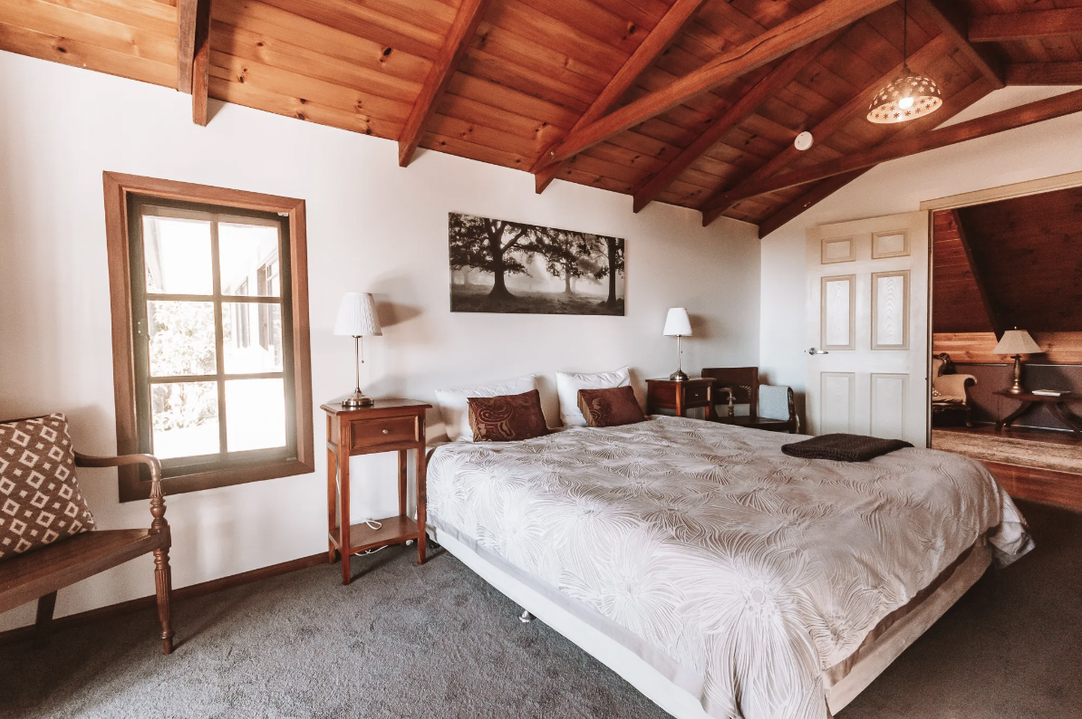 Mary Oliver Room | Twin Share