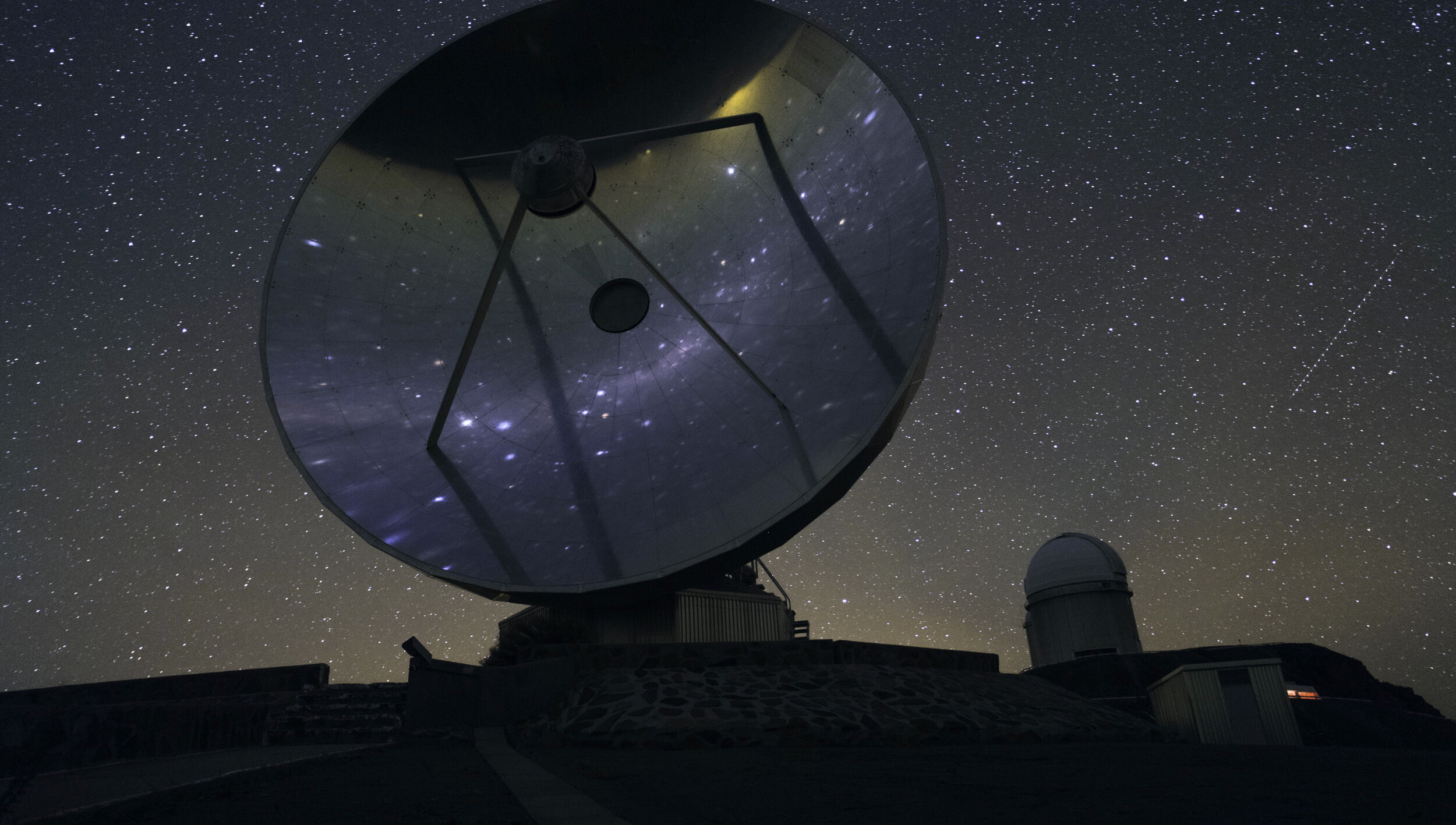 425_ Stars reflected on Satellites Dishes © ESO _ Public Domain.jpg
