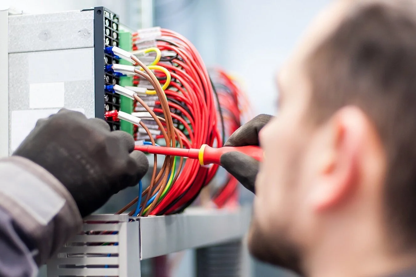 bigstock-Closeup-Of-Electrician-Enginee-239033158%2Bv2.jpg
