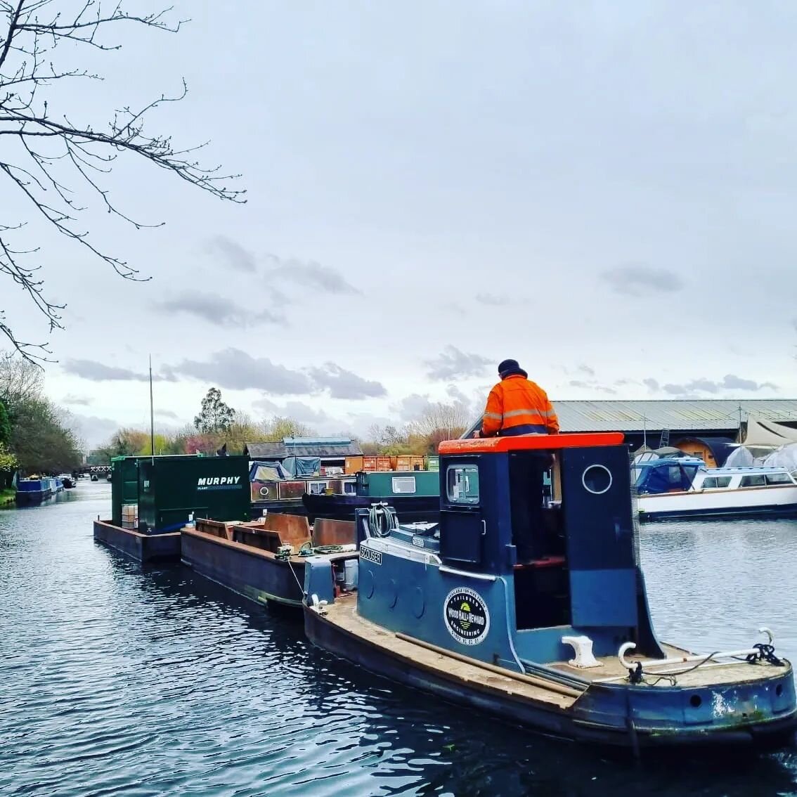 We've been hard at work mobilising vessels for a project with Murphy Group. Weve had a few boats on the move, including this somewhat unusual double header of a push for our Bantam Tug Scouser with welfare / utility flat and a small barge. 

We're of