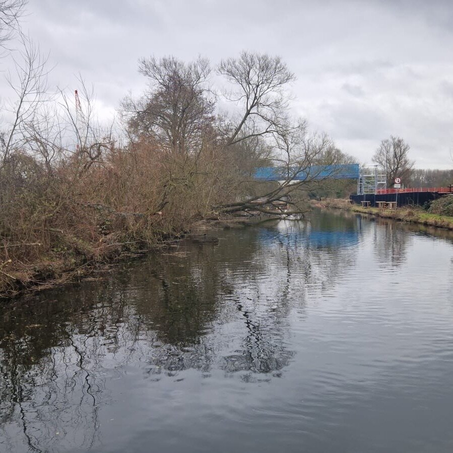 Swipe to see the incredible transformation! Our team recently cleared offside vegetation at Harefield on the Grand Union Canal for @canalrivertrust 

The &quot;before&quot; photos shows how overgrown the area was, making it difficult for boats to pas