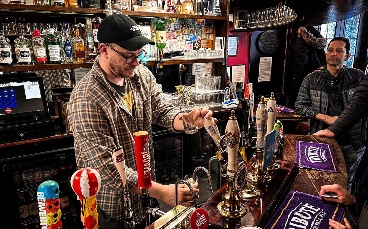 Historic London Pub Tour of the best pubs in London