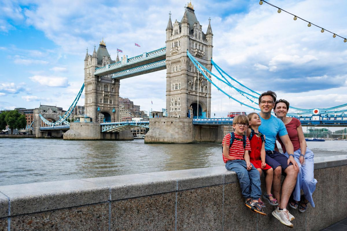 Guided London Sightseeing Walking Tour at Tower Bridge