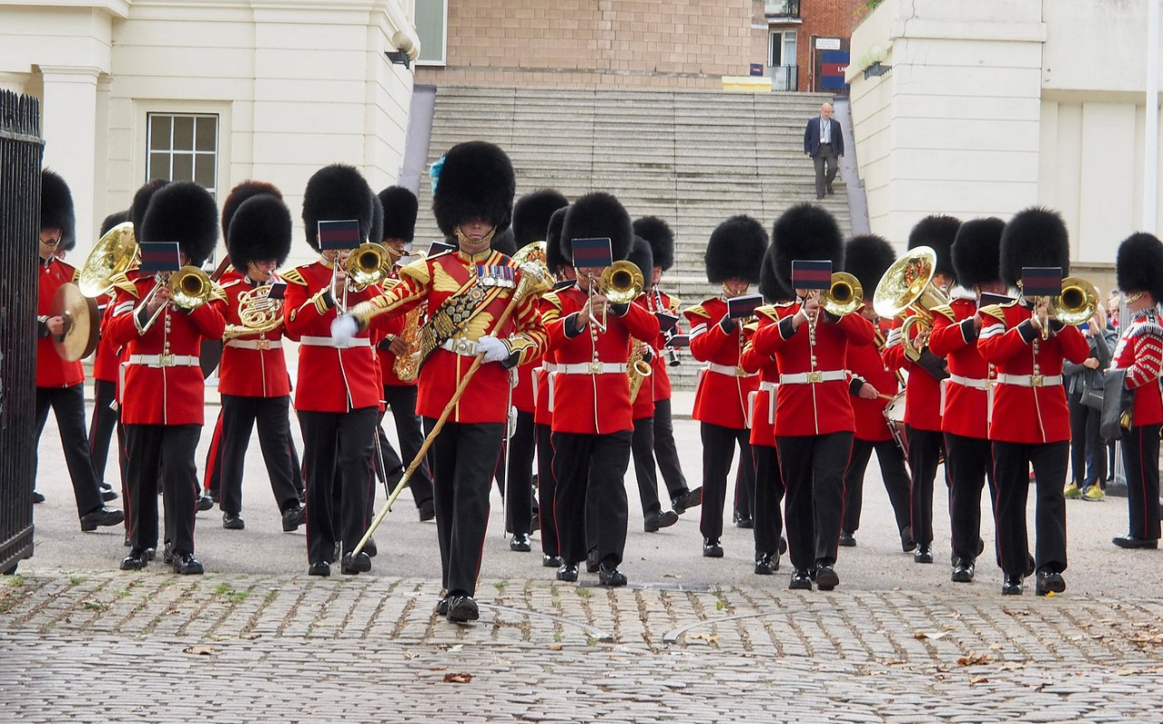 Changing of the Guard Walking Tour in London